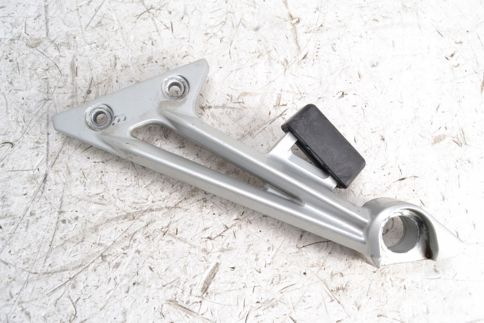 Mocowanie tłumika lewe YAMAHA FJR 1300 06-12