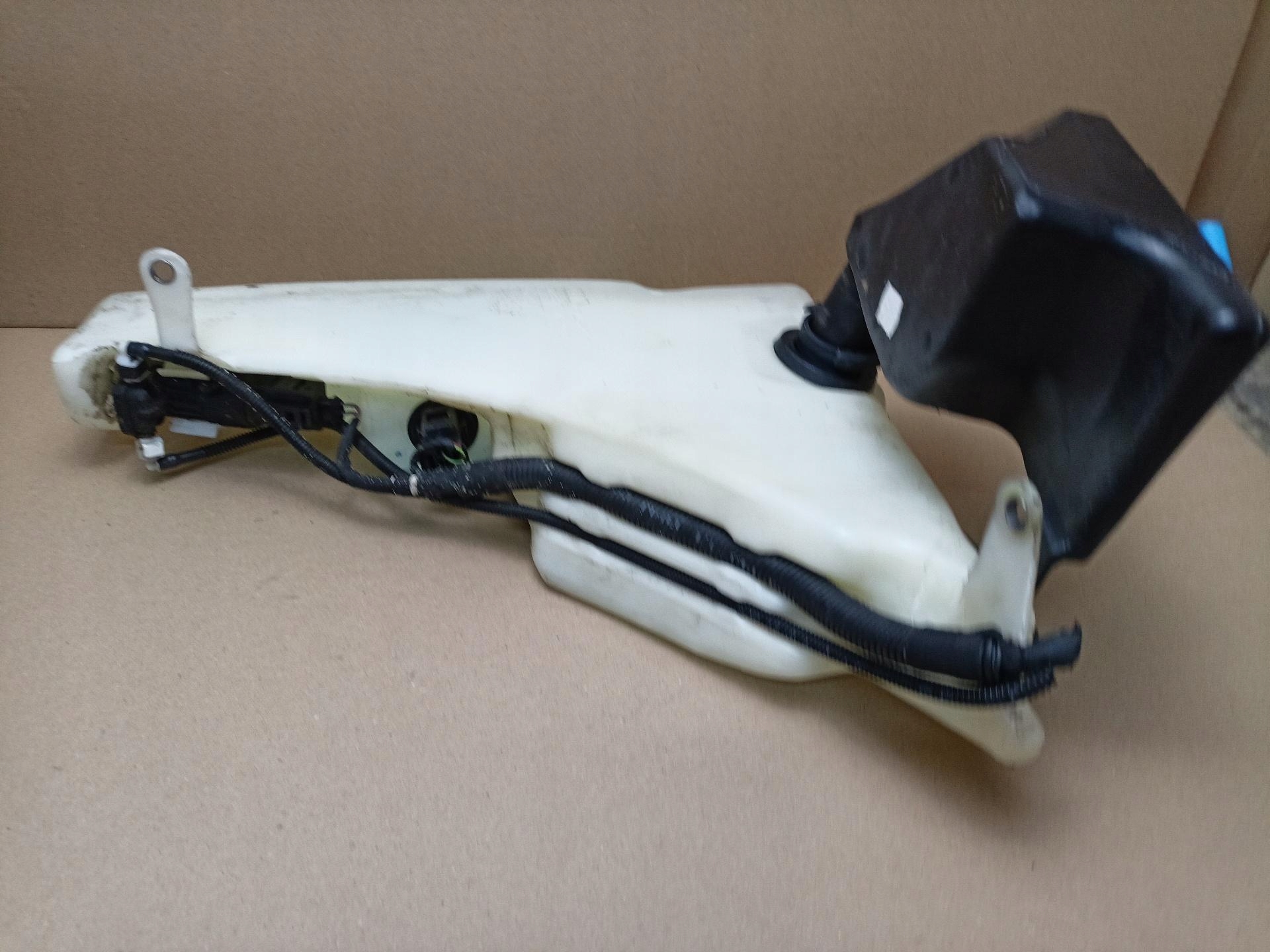 Behälter der Spritzdüse Audi A4 B8 2009 8T0955453C