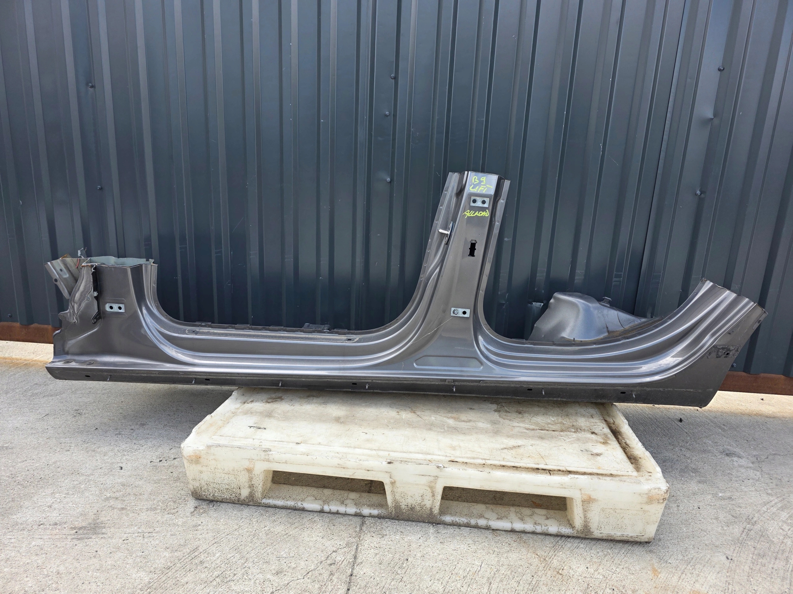 quarter threshold left AUDI A4 B9 LIFT ALLROAD original !