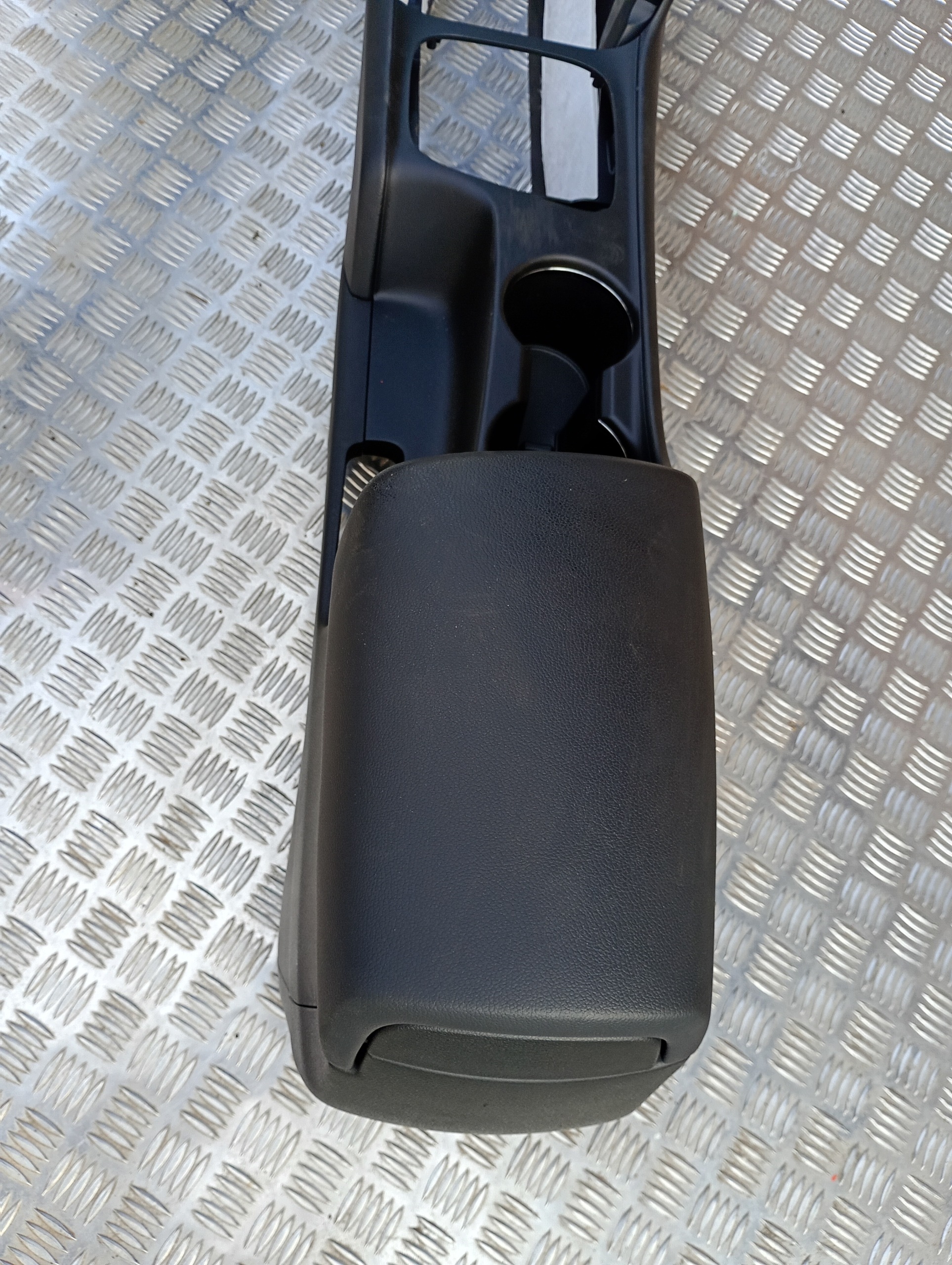 armrest tunnel central KIA CEED II 84651-A2000