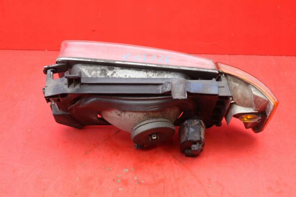 REFLEKTOR right light front EU 301-136 370-00 VW TRANSPORTER T4 90-03