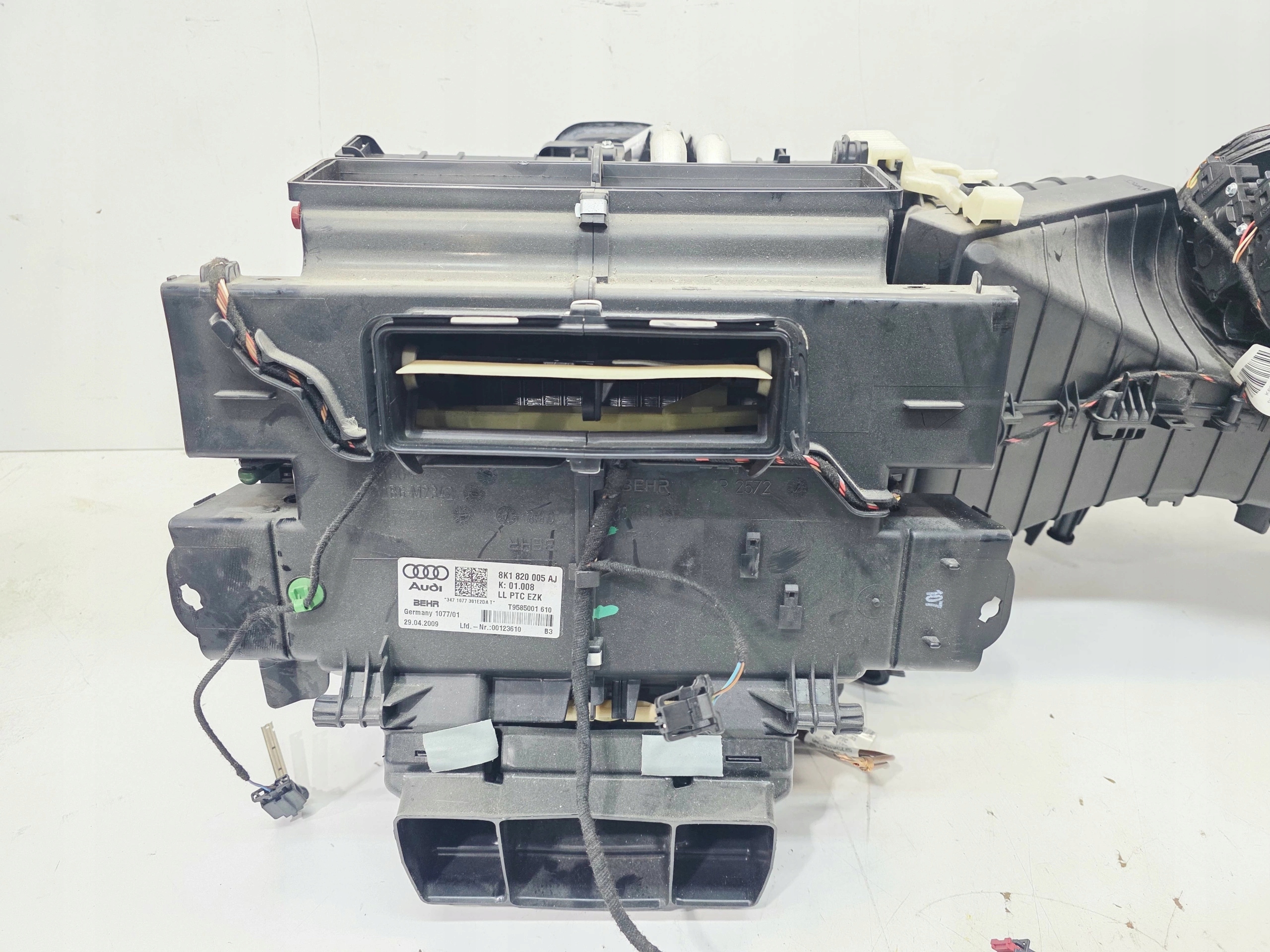 heater AUDI A4 B8 A5 8T 8K1820005AJ