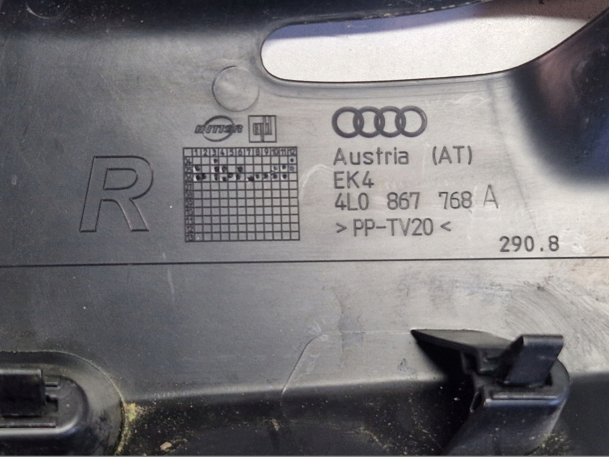 cover side SLUPKA C right AUDI Q7 4L 4L0867768A