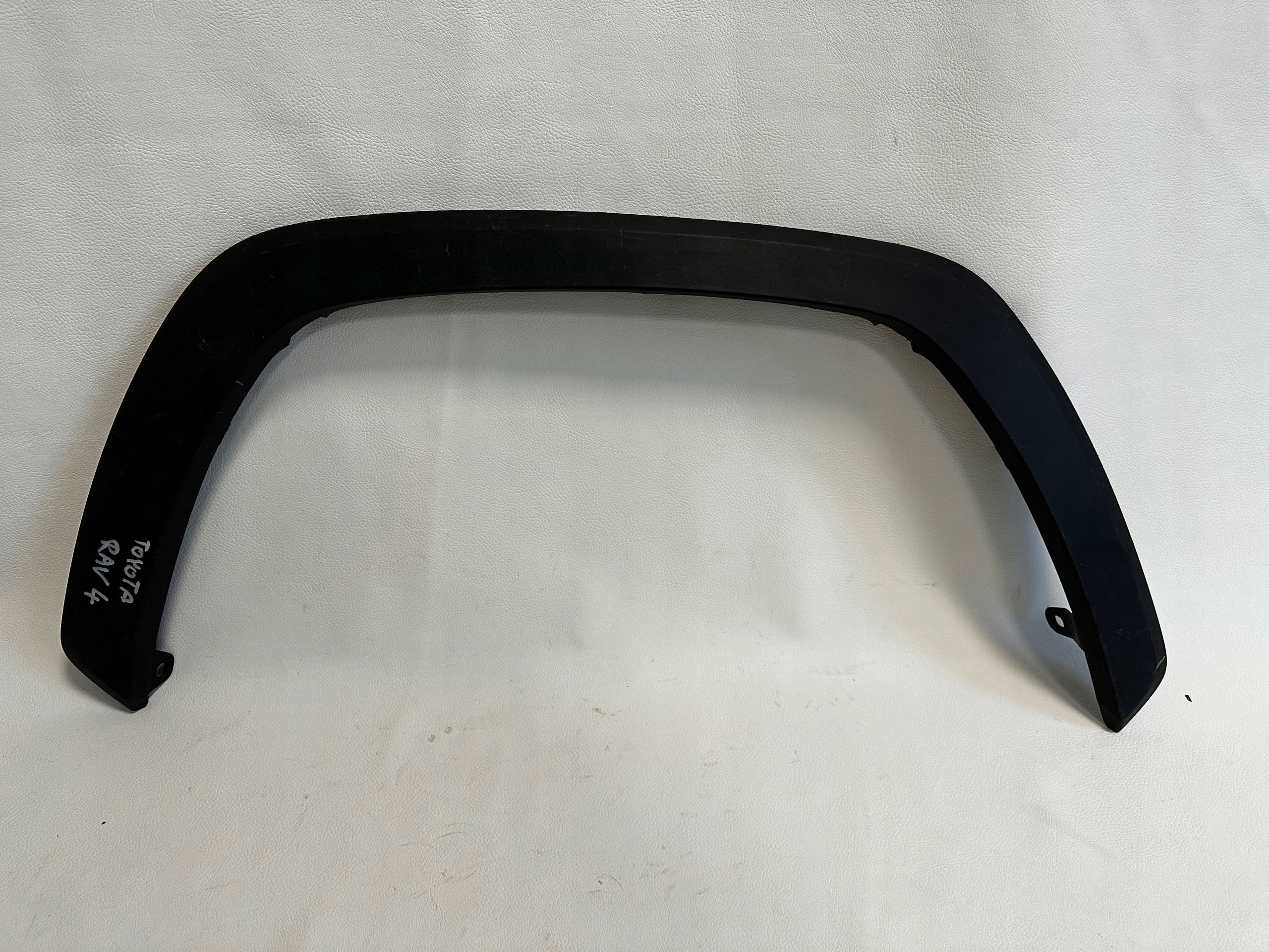 Toyota RAV 4 Rav-4 moulding fender right front 18