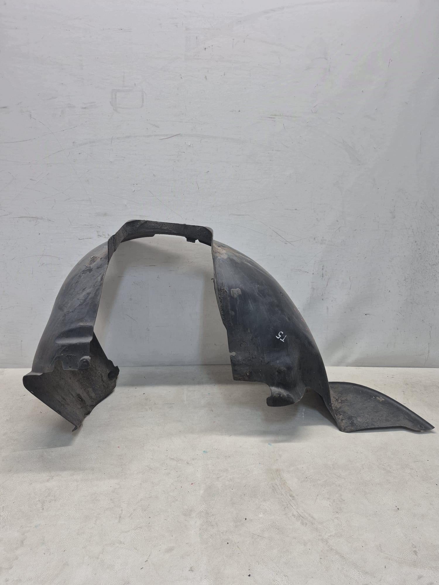 VW T5 7H0 mudguard left front front 7H0809961A