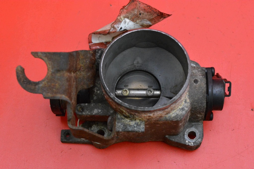 Valvola a farfalla FORD FIESTA MK6 1.3 8V 70 KM 01-07