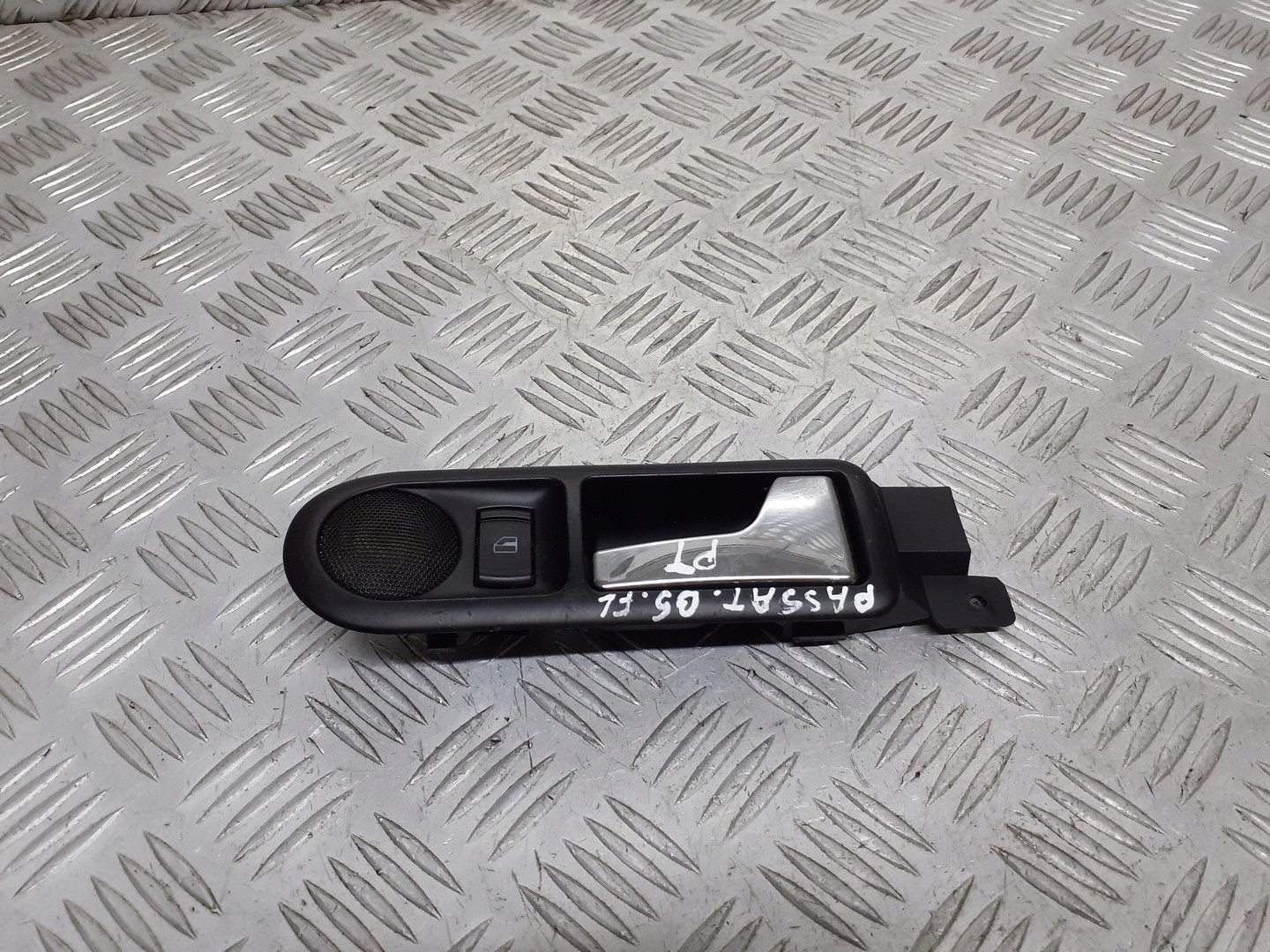 правая ручка двери внутренняя vw PASSAT B5 FL
