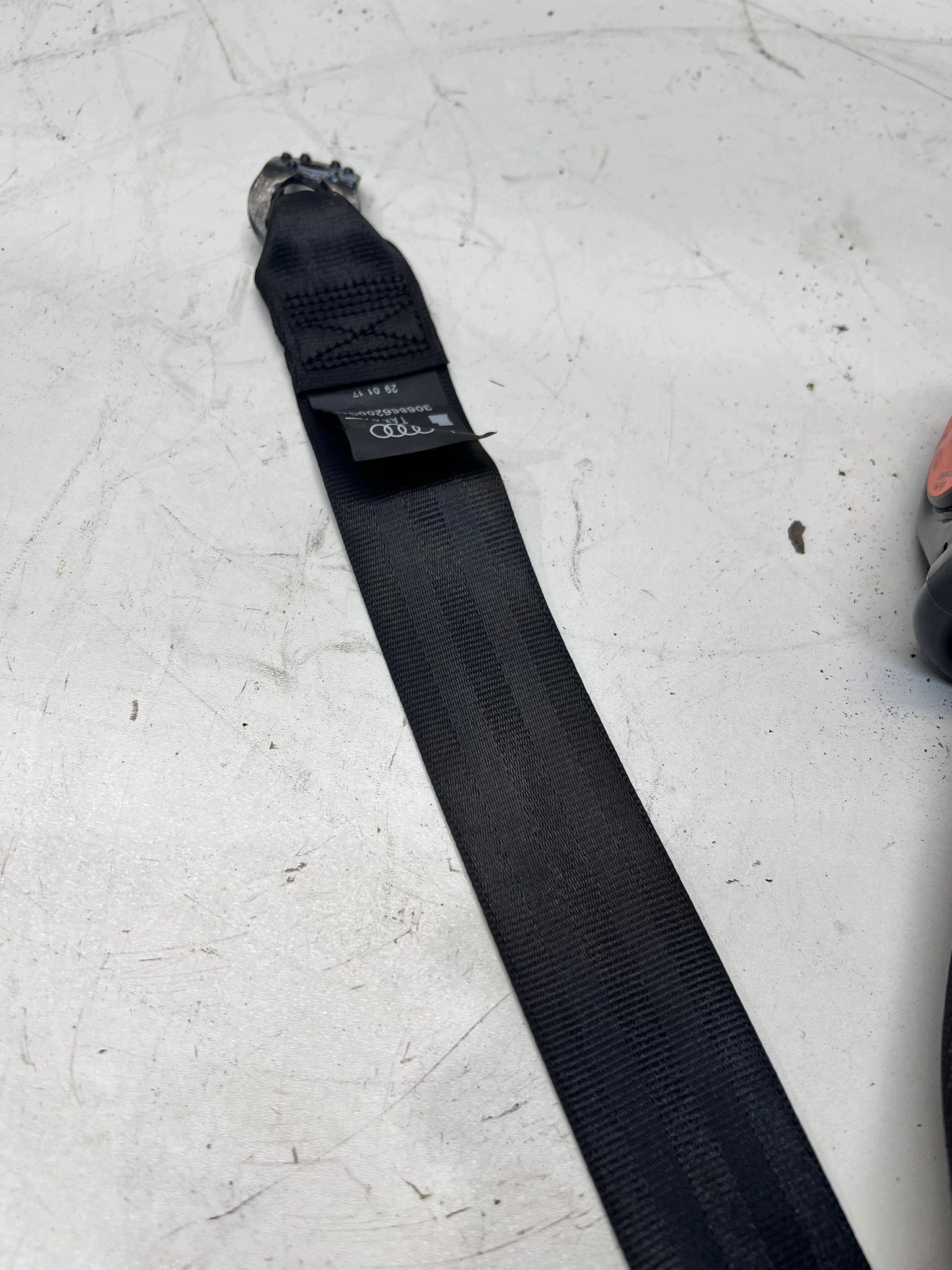 Gurten Sicherheits mitte AUDI A6 C7 4G0857807C