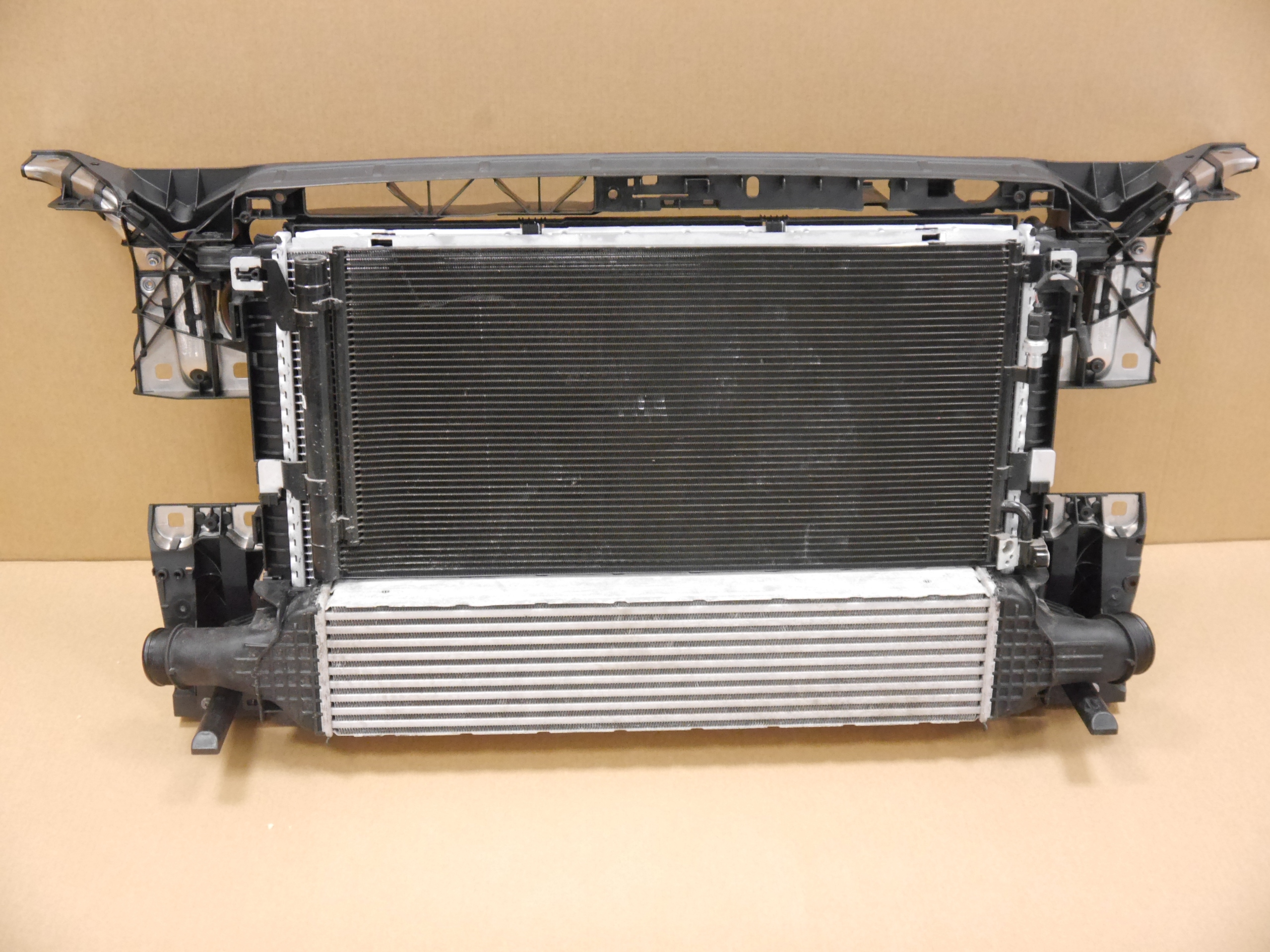 AUDI A4 A5 8W PAS PRZEDNI CHŁODNICE 2.0 TFSI