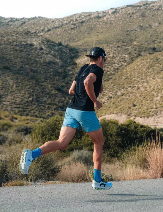 COMPRESSPORT Skarpetki do biegania PRORACING V4 T2 Marka Compressport