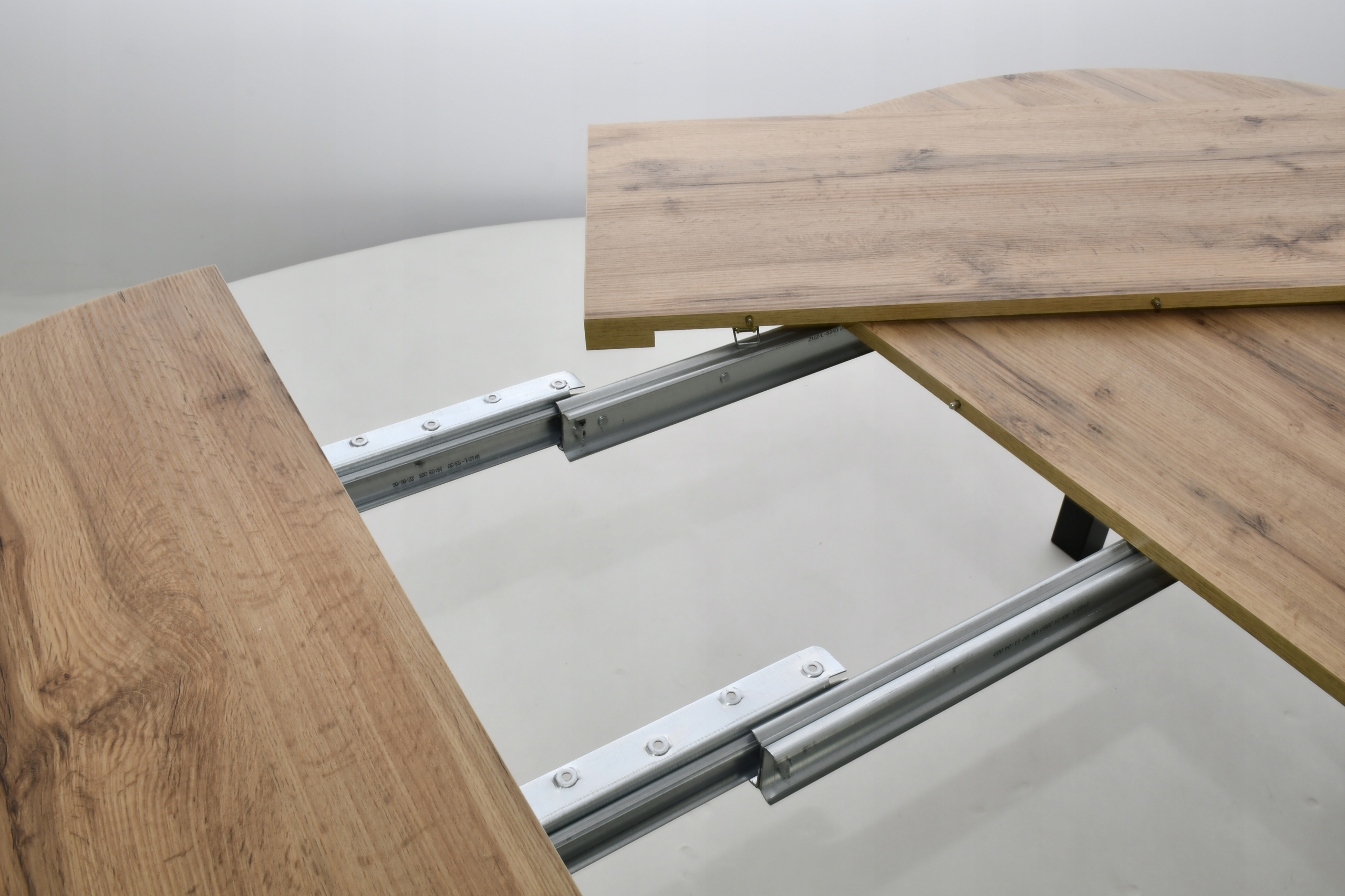 Mały zestaw jadalniany, 4 krzesła krzyżak + stół Liczba krzeseł w zestawie 4