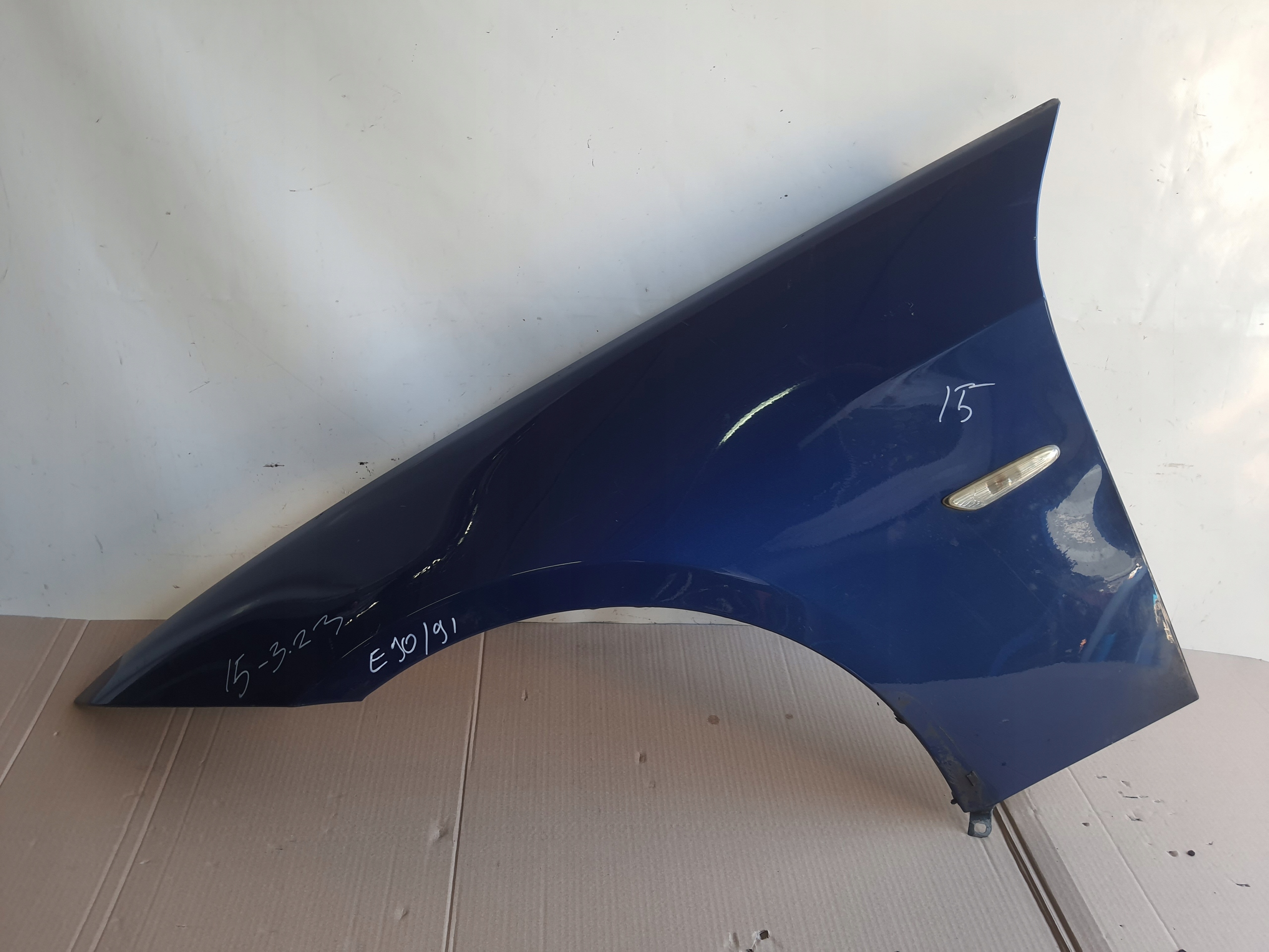 BMW 3 E90 E91 04-12 fender left