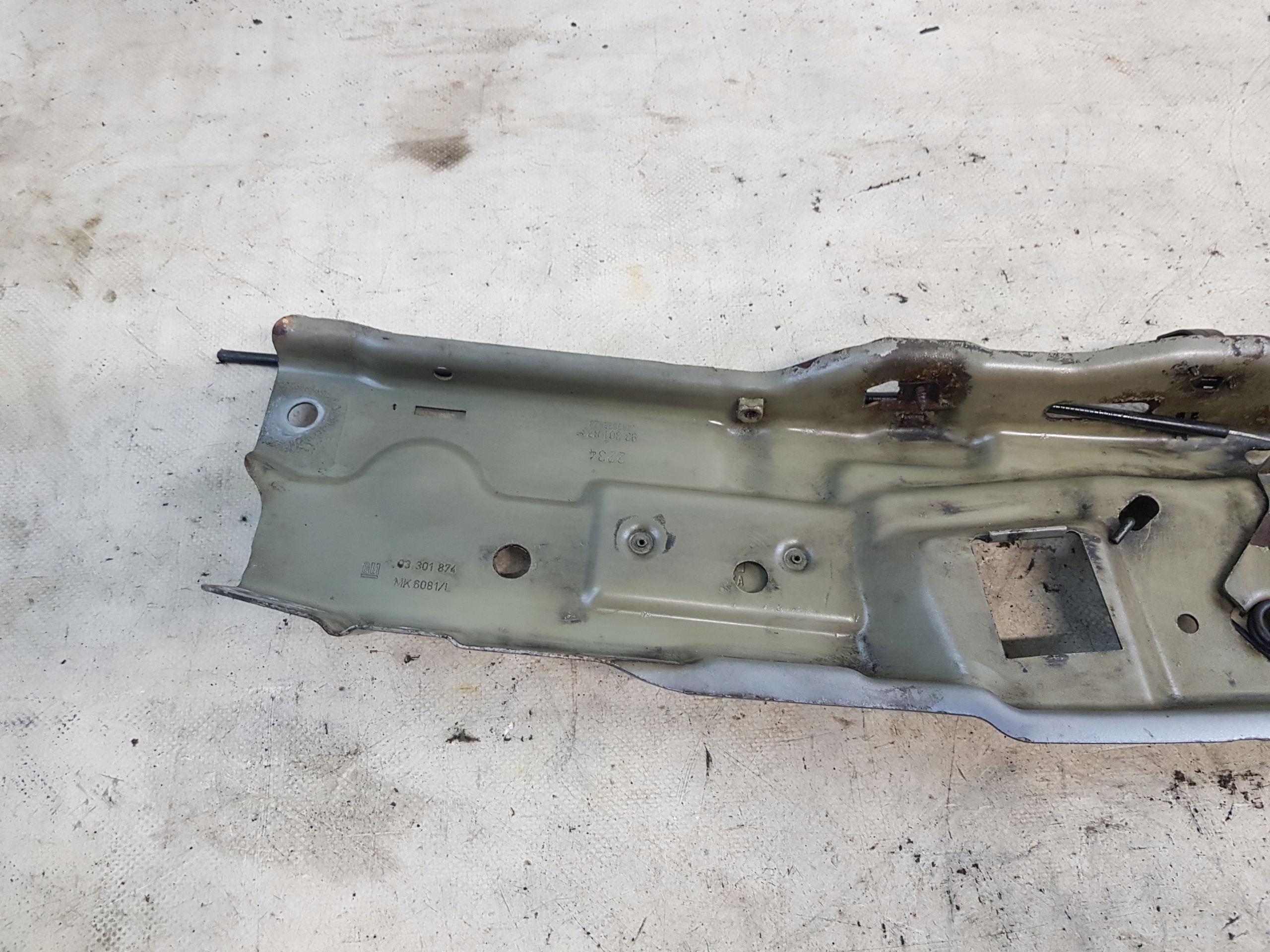 Opel MERIVA OE 93301874 držák stěny předního