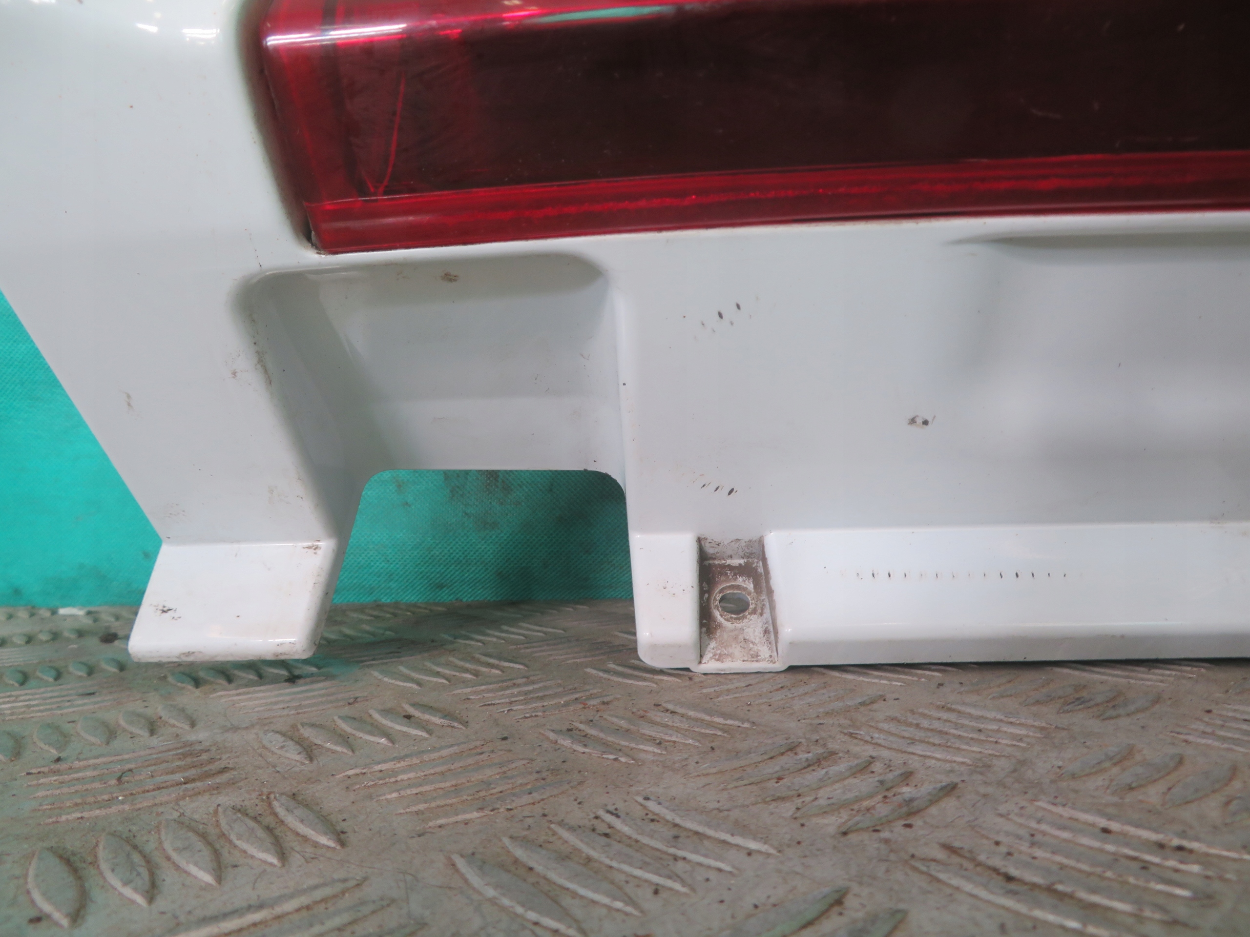 light left rear part OPEL VIVARO RENAULT TRAFIC 17R 265A61090R