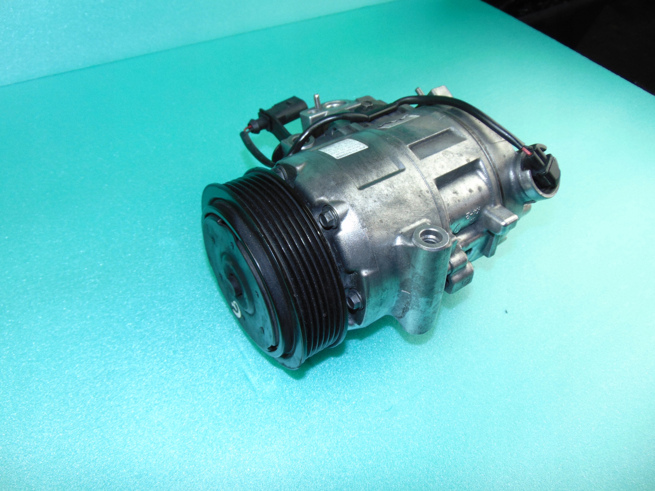 compressor; compressor of the air conditioning 6Q0820808G 1,4TDI 1,9TDI original!!!
