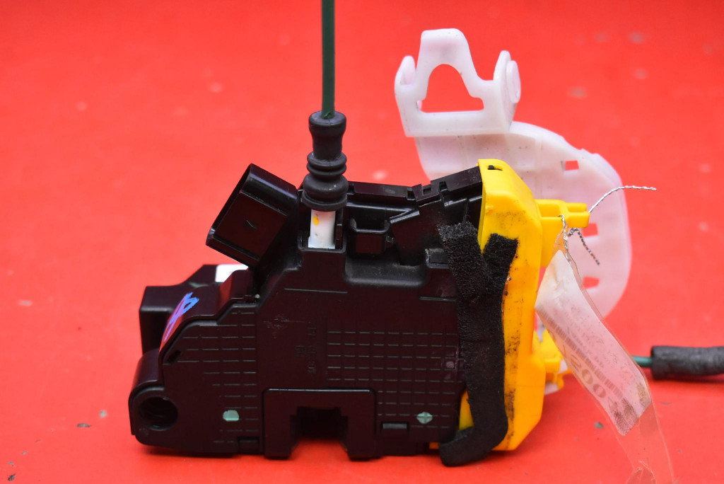 lock door right front front EU 81320-A6010 HYUNDAI I30 II GD 5D HB 12