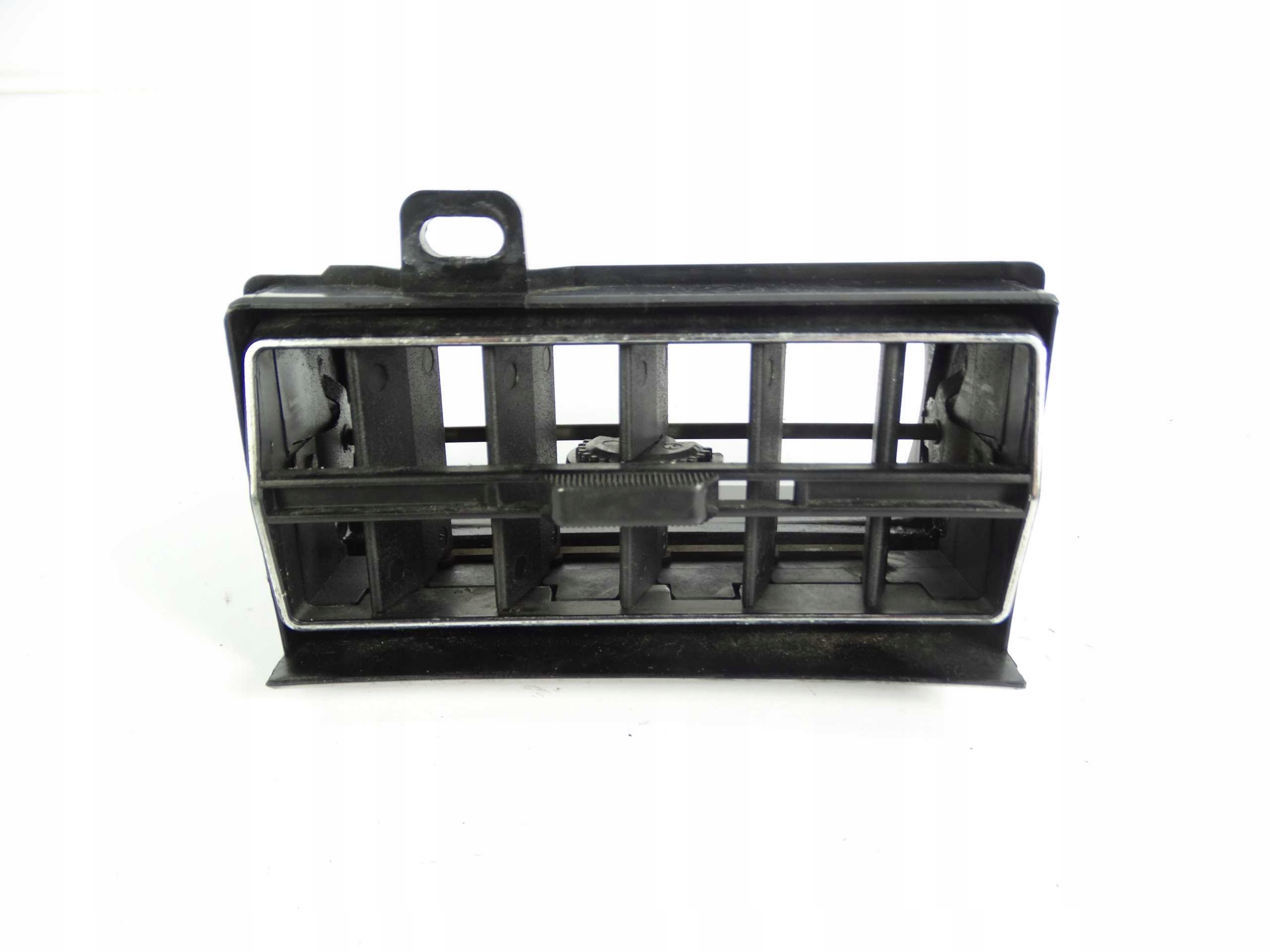 A1268310530 - Mercedes S W126 вентиляційна решітка права ліва передня