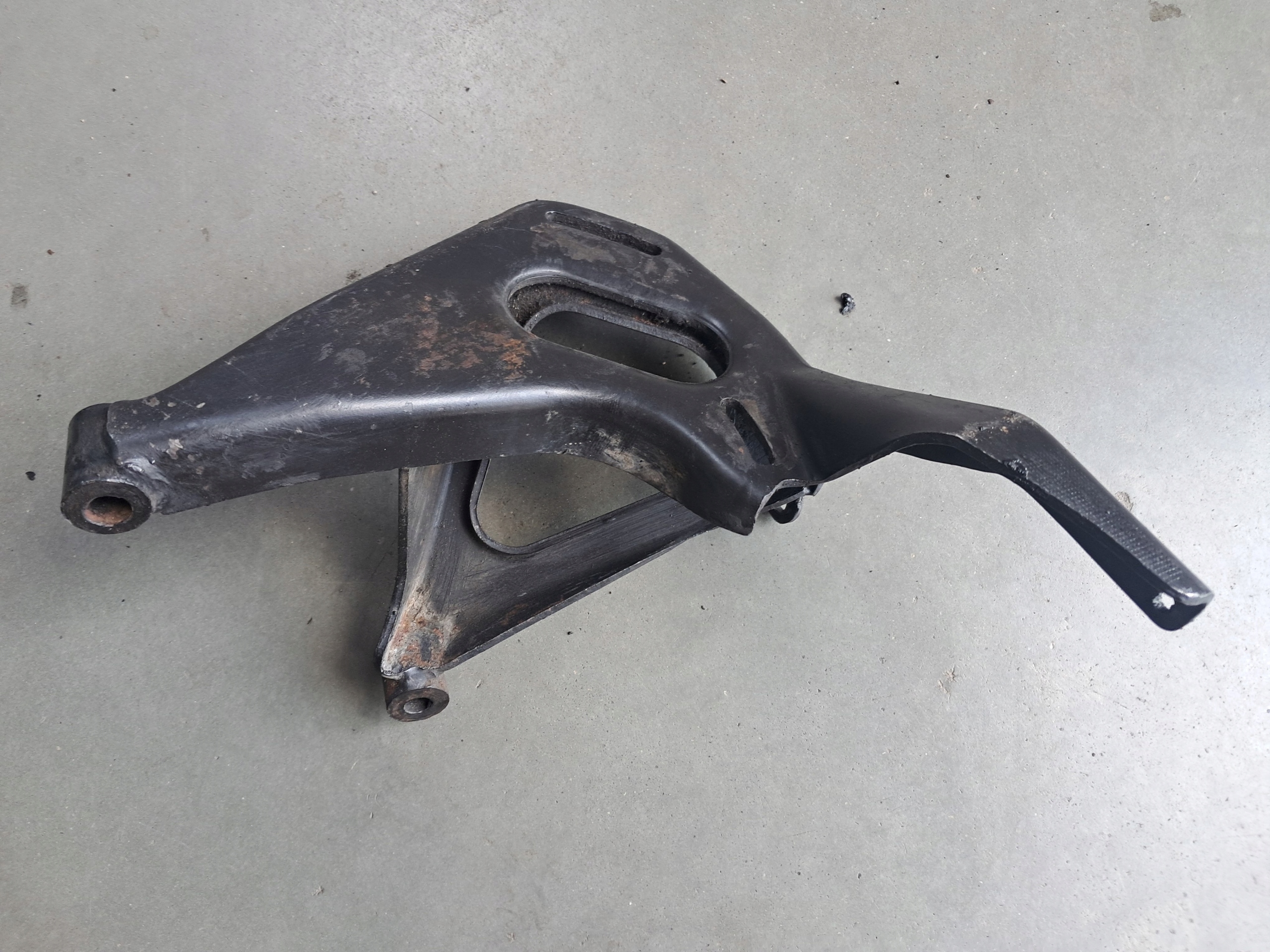 console engine mount MERCEDES W123 2,0 115.938