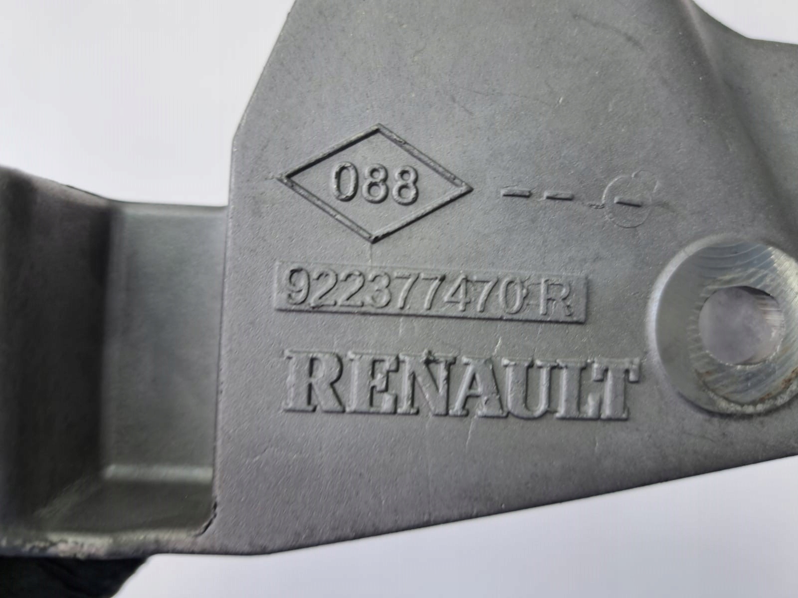 držač POMPY vode RENAULT MASTER III MOVANO B 2.3 DCI 922377470R A