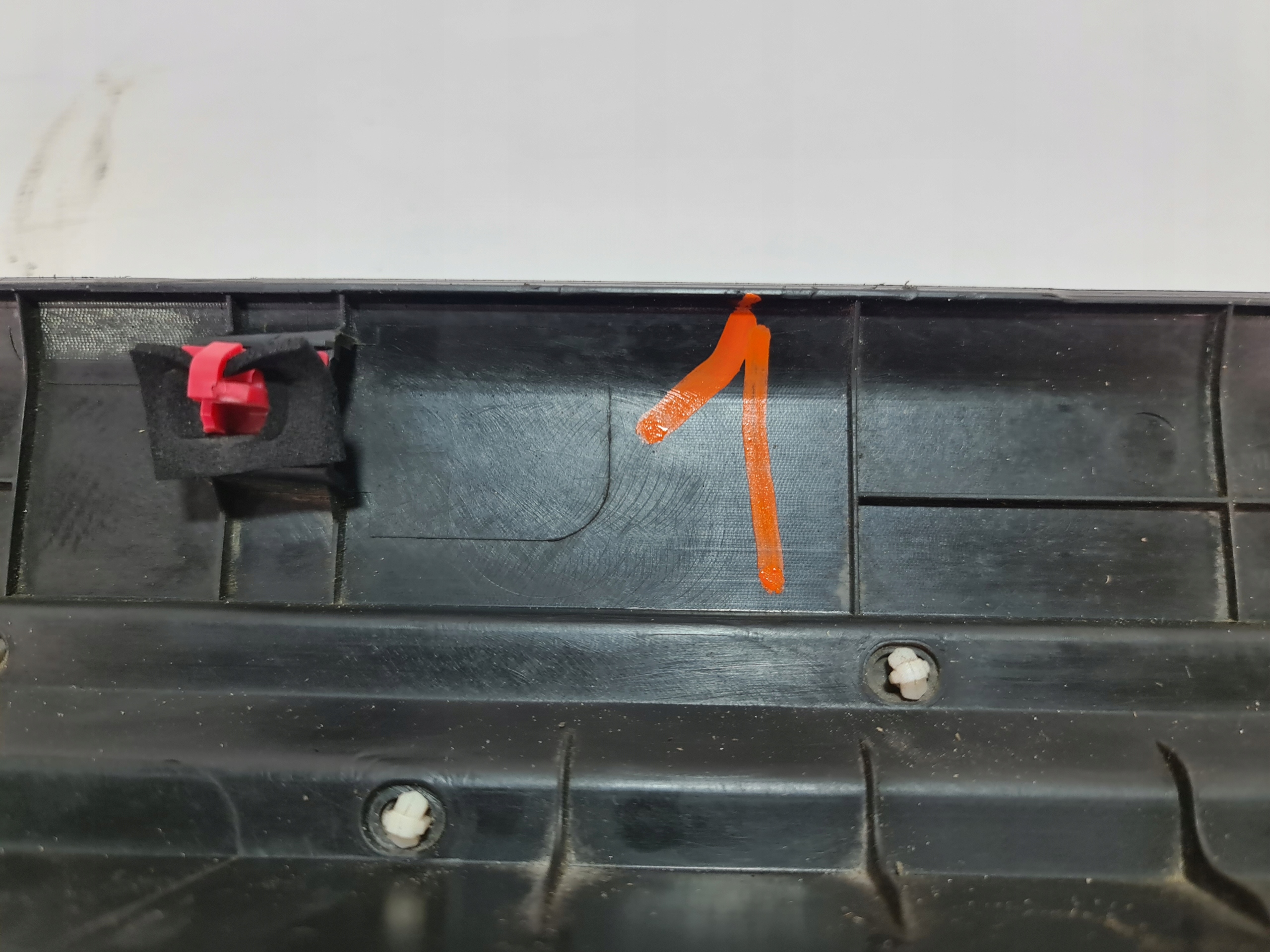 kia SORENTO III 15- молдинг порога P 87752-P2000