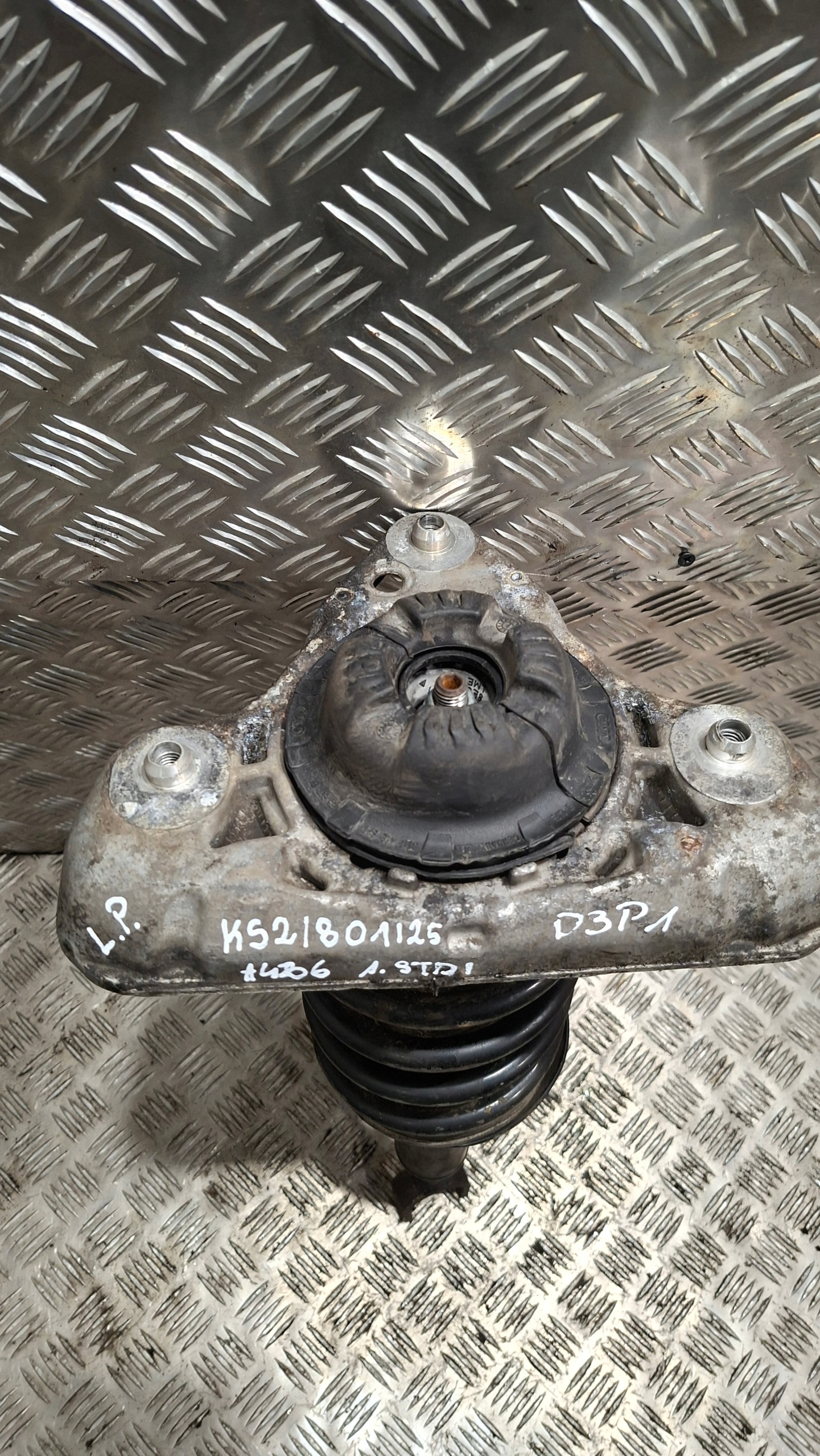 shock absorber left front AUDI A4 B6 1.9TDI