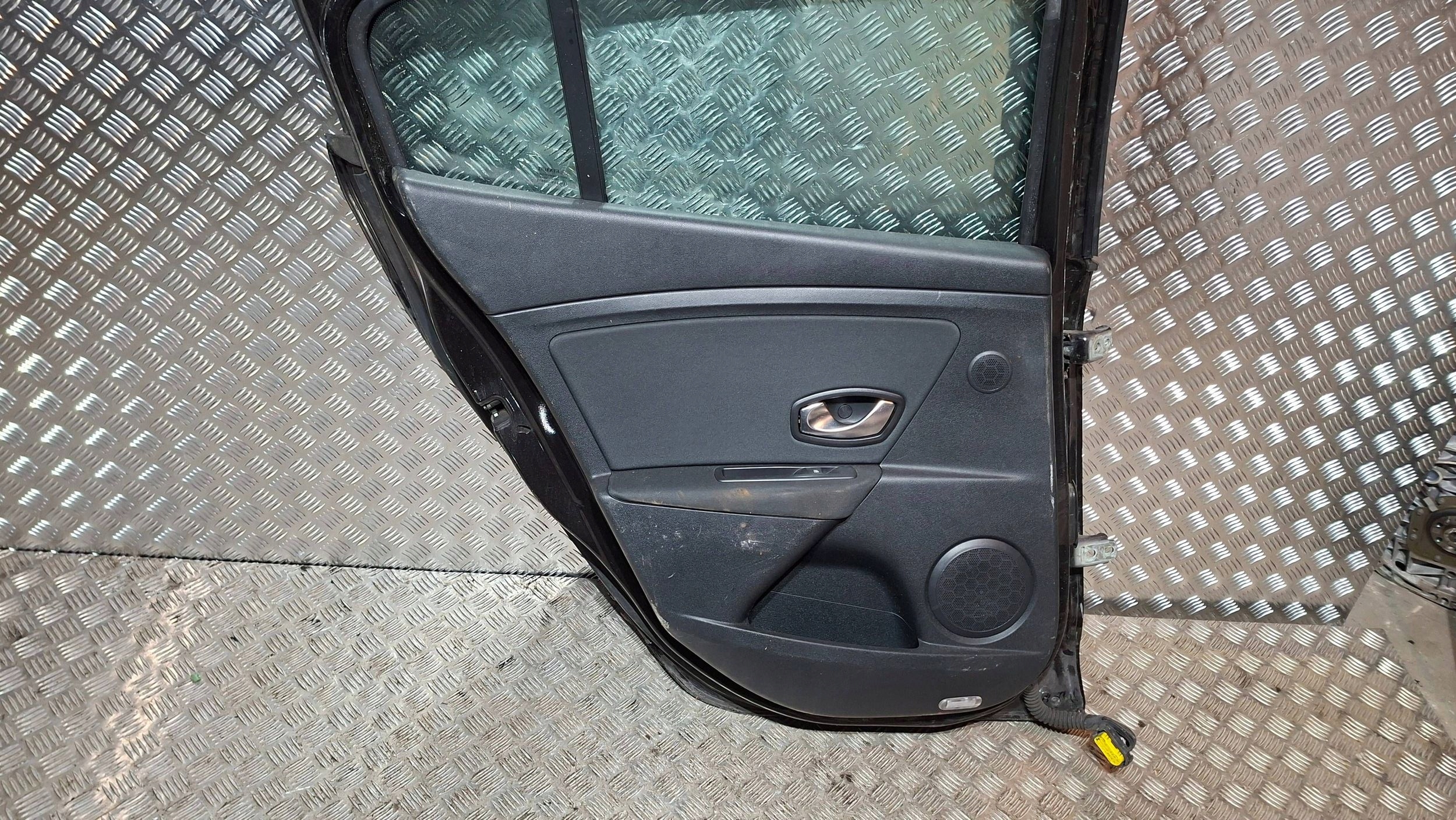 Tür heck links RENAULT MEGANE III HB 2009