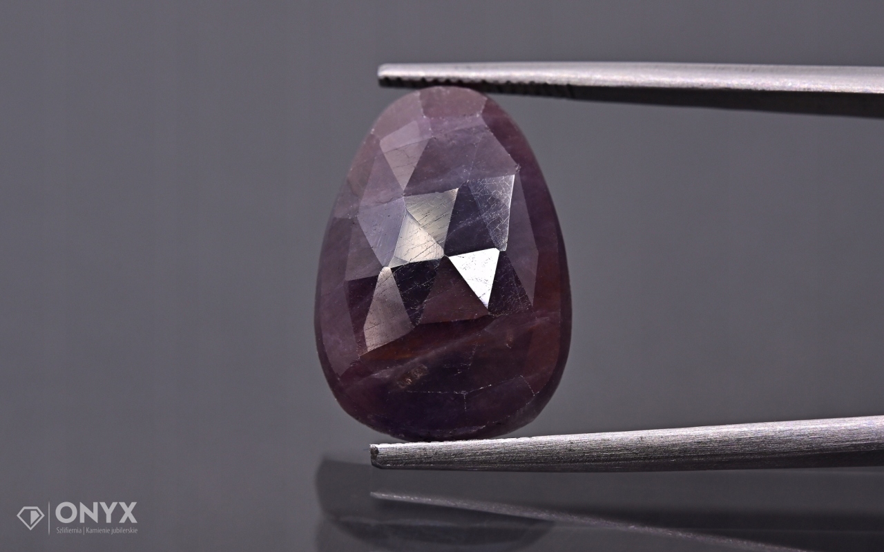 Safír fasetovaná nepravidelná rozeta 18x12,5 mm