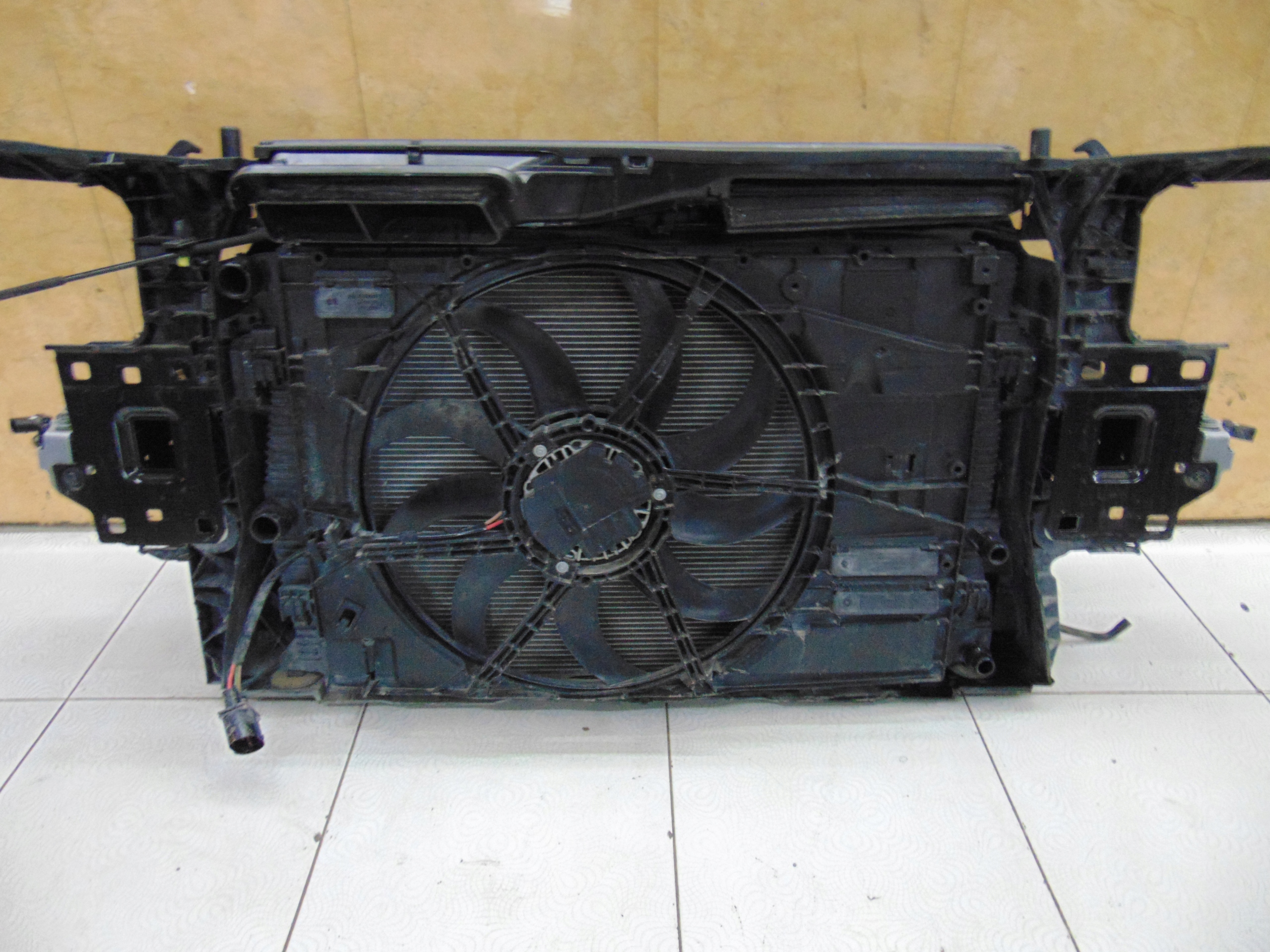 PAS PRZEDNI CHŁODNICE AUDI A3 8Y0 2.0D