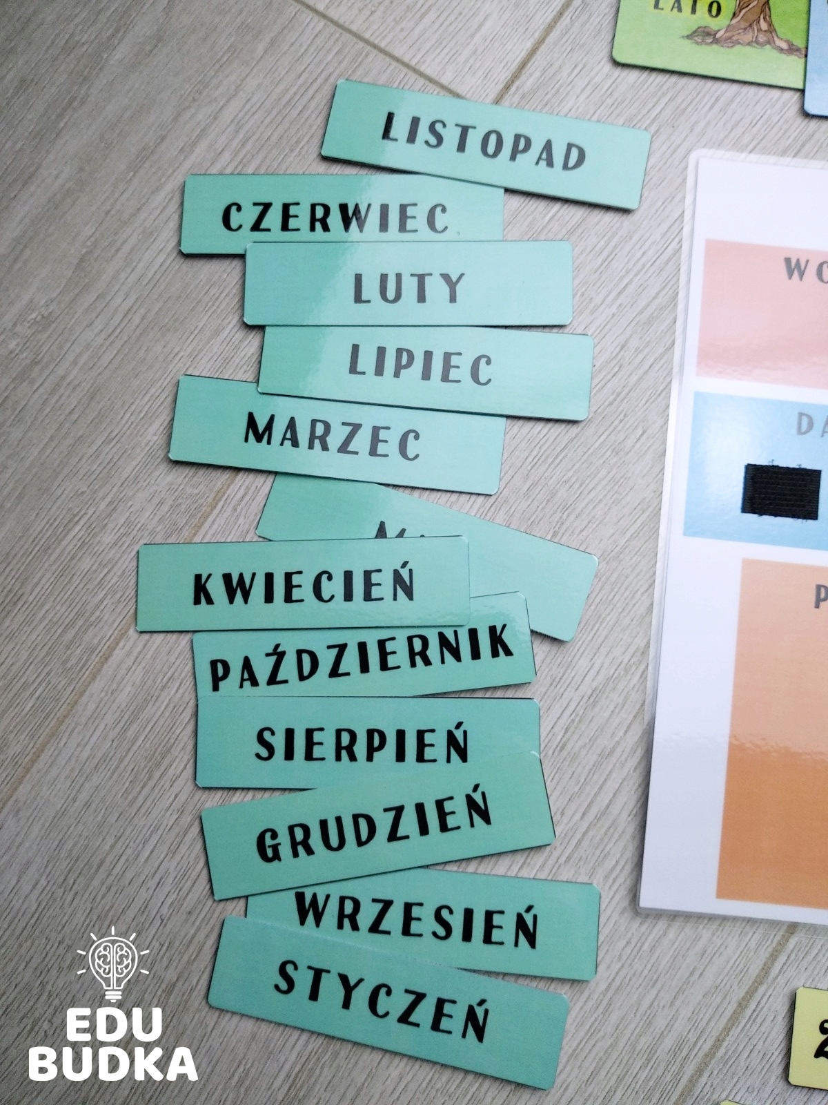 Mój pierwszy KALENDARZ A4 z rzepami dla dzieci Nośnik książka papierowa