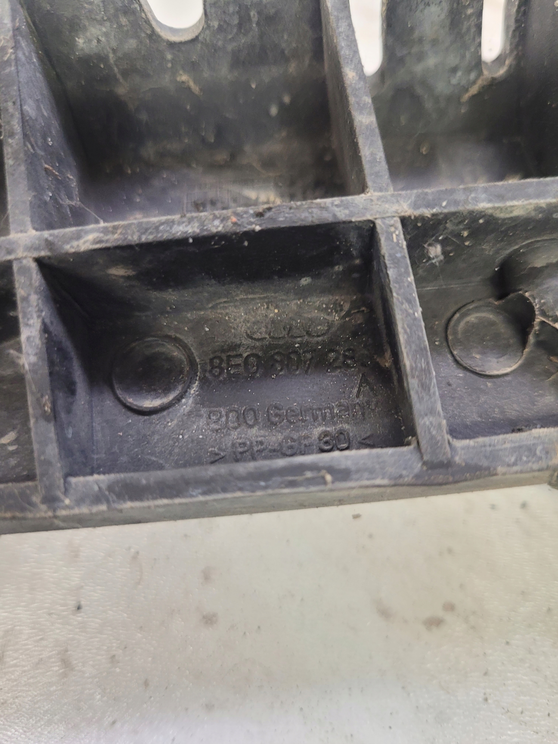 bumper bracket left front AUDI A4 B6 8E0807283A