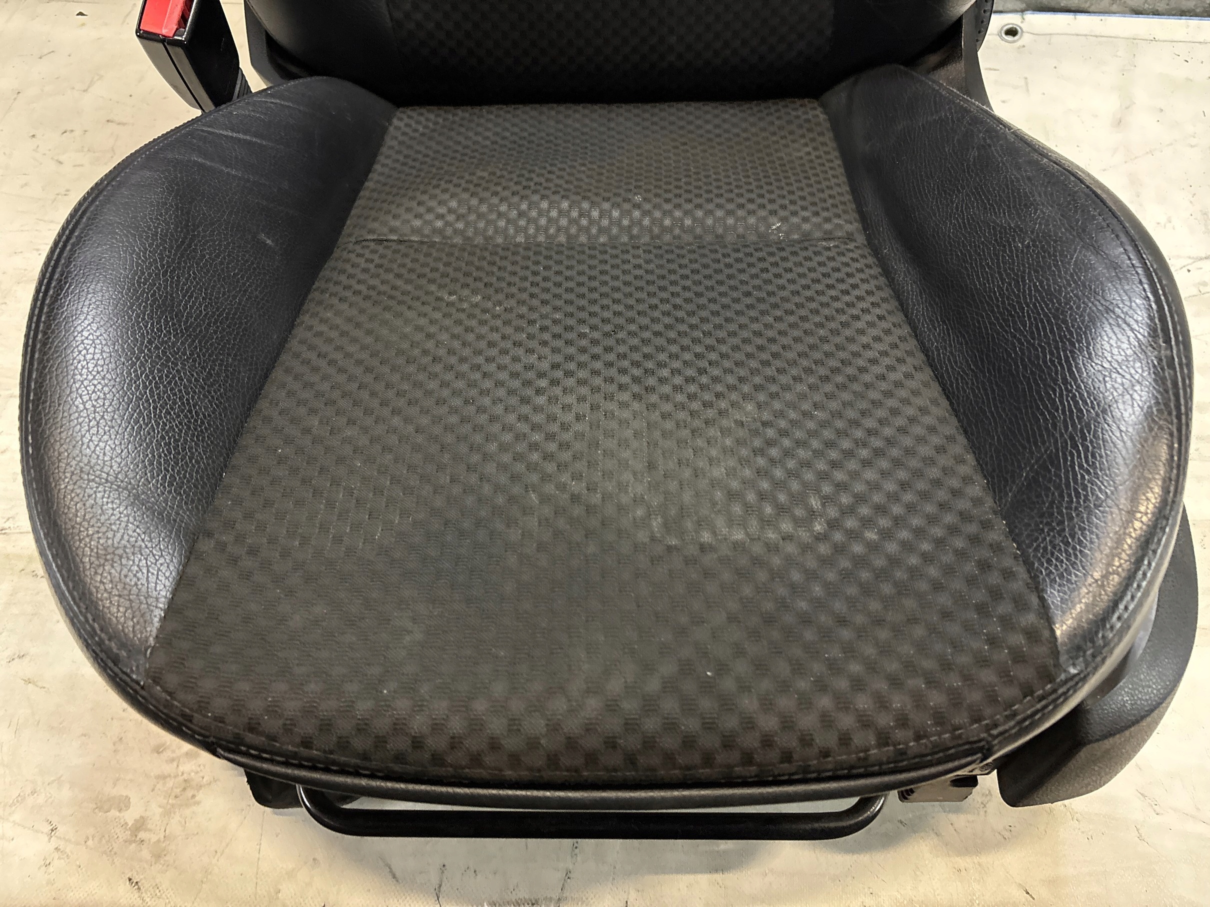 Sitz links Halbleder Mazda 3 BK HB