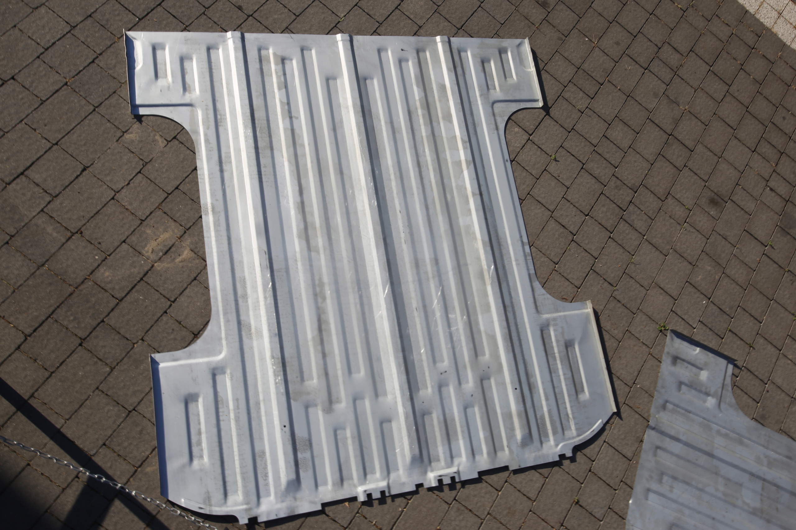 PODLOGA TYL NOWA MET MERCEDES SPRINTER VW LT 95 06 Part manufacturer Other