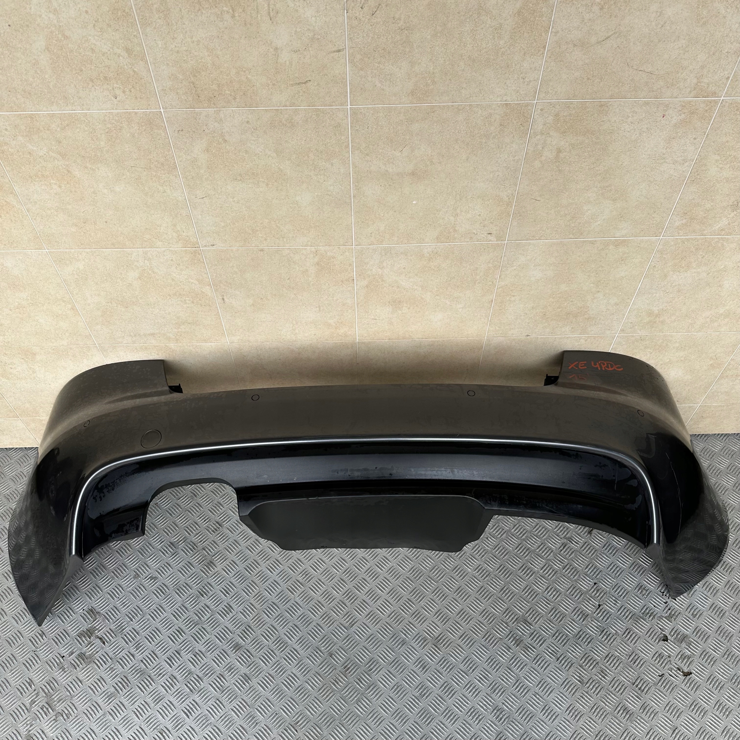 BUMPER REAR COMPLETE JAGUAR XE 2015 ROK 4 PDC