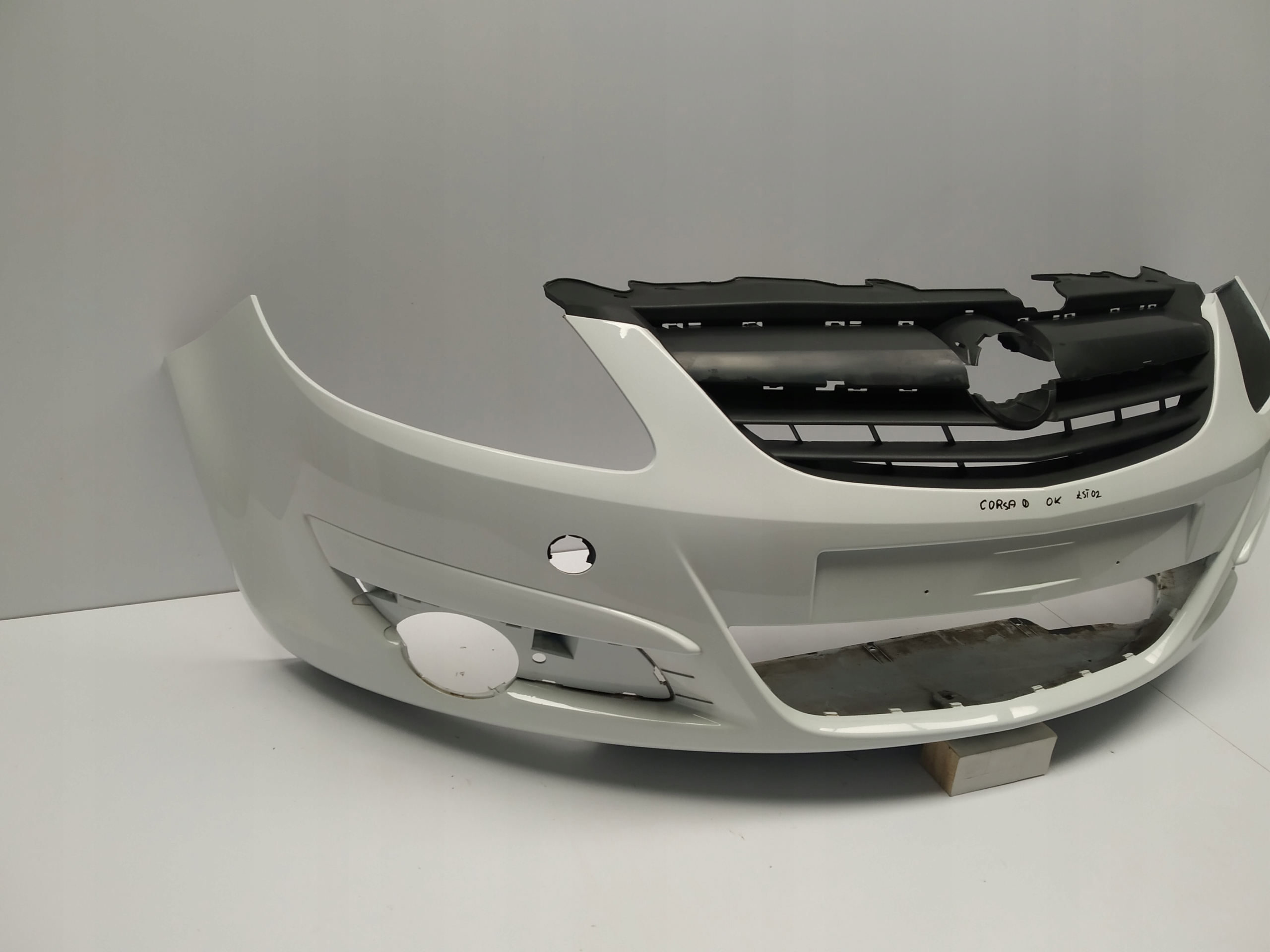2006 - 2011r Opel Corsa D bumper front original Bialy before lift