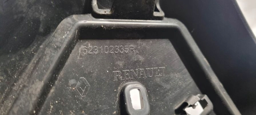 renault CAPTUR решетка радиатора молдинг 623102335R