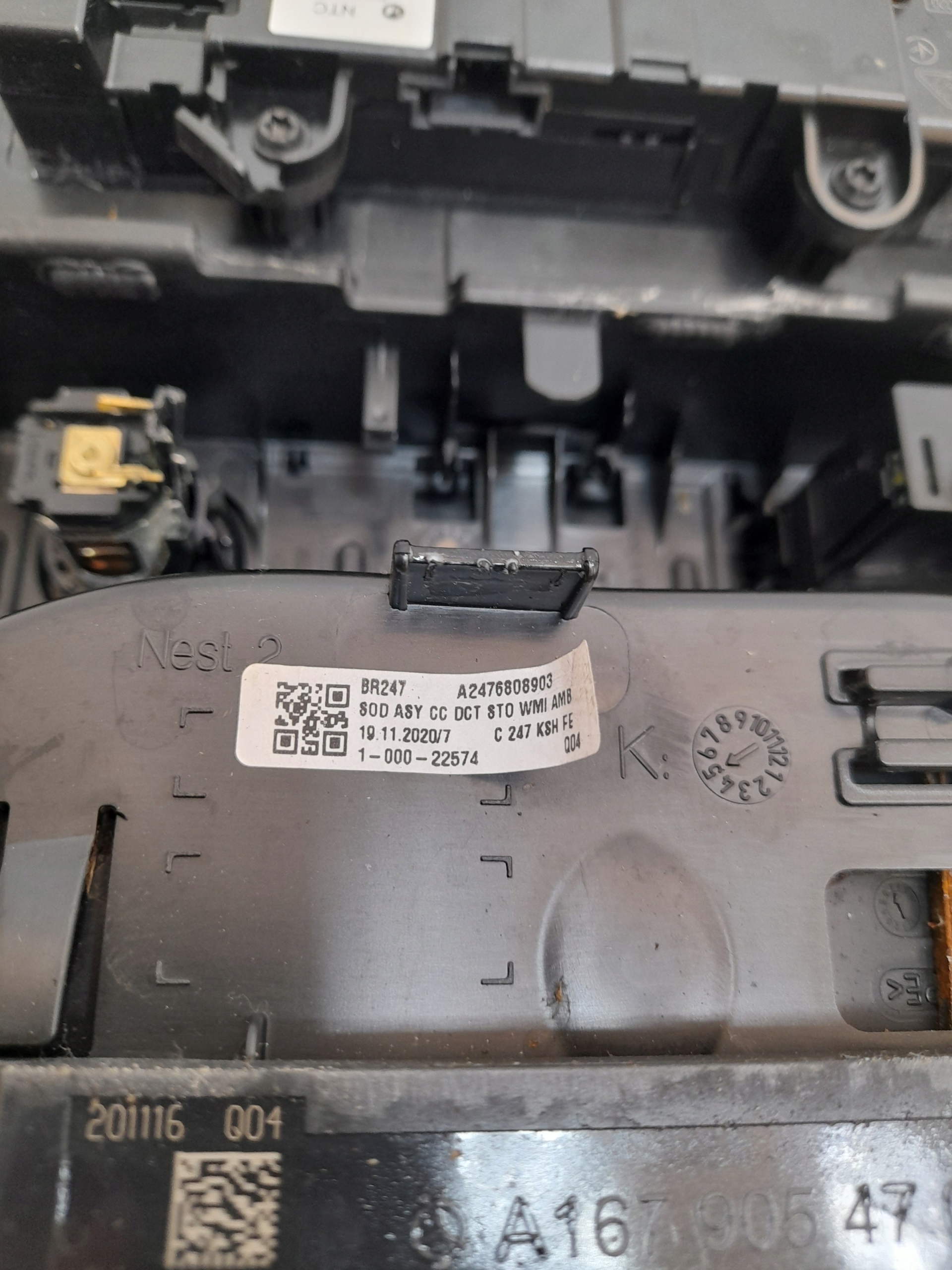 MERCEDES GLA H247 20- панель консоль средняя A1679054700 америка