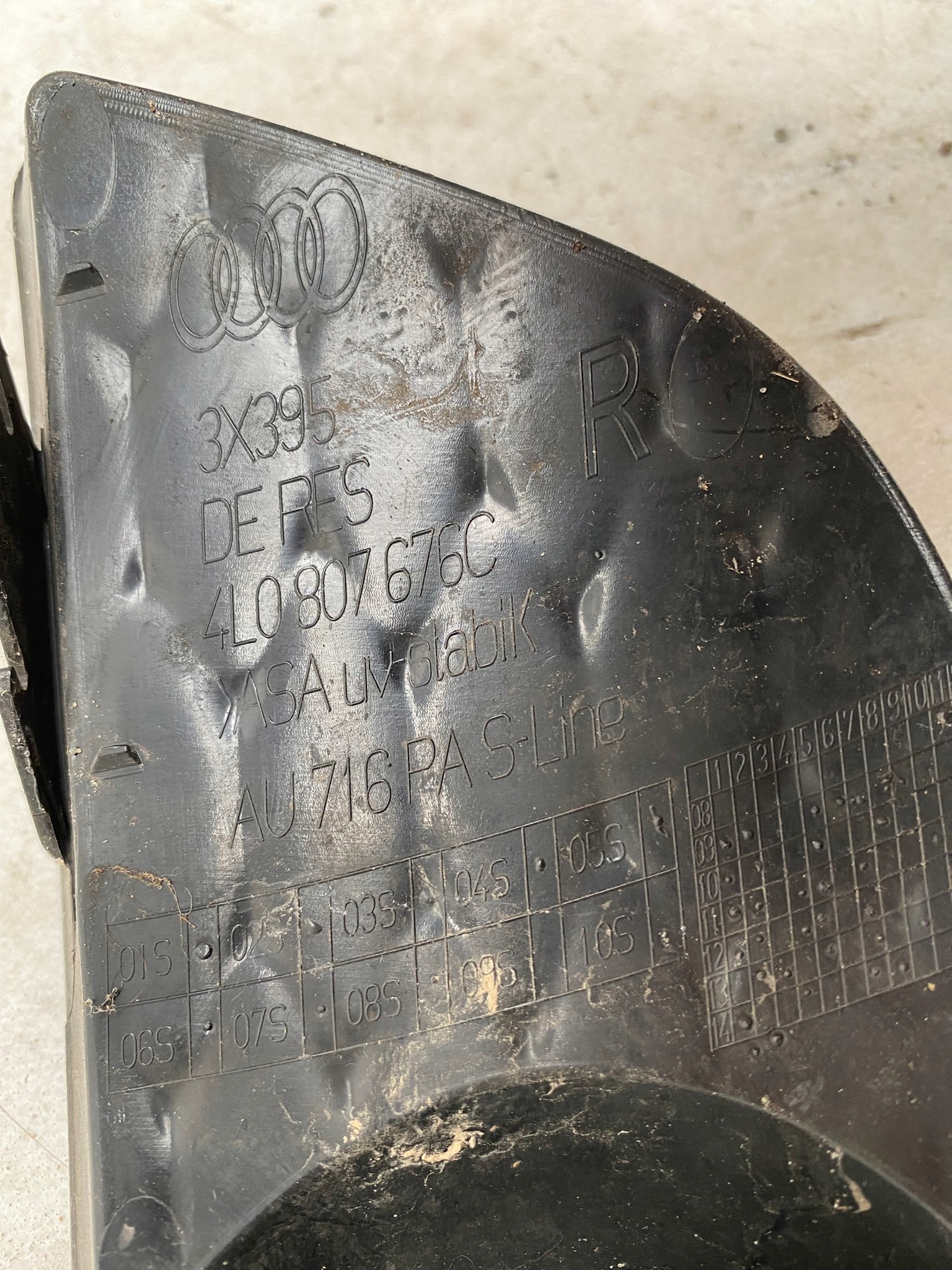 AUDI Q7 4L0 10- S-LINE grid of a bumper right front
