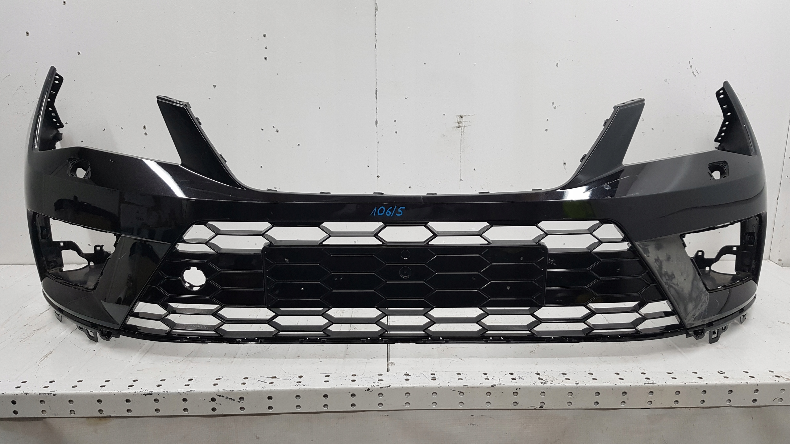 SEAT ATECA 575 16- ZDERZAK PRZÓD KRATKA