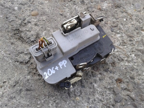 ЗАМОК ПЕРЕДНІЙ ПРАВИЙ PEUGEOT 206 + 3D ЄВРОПА 6P