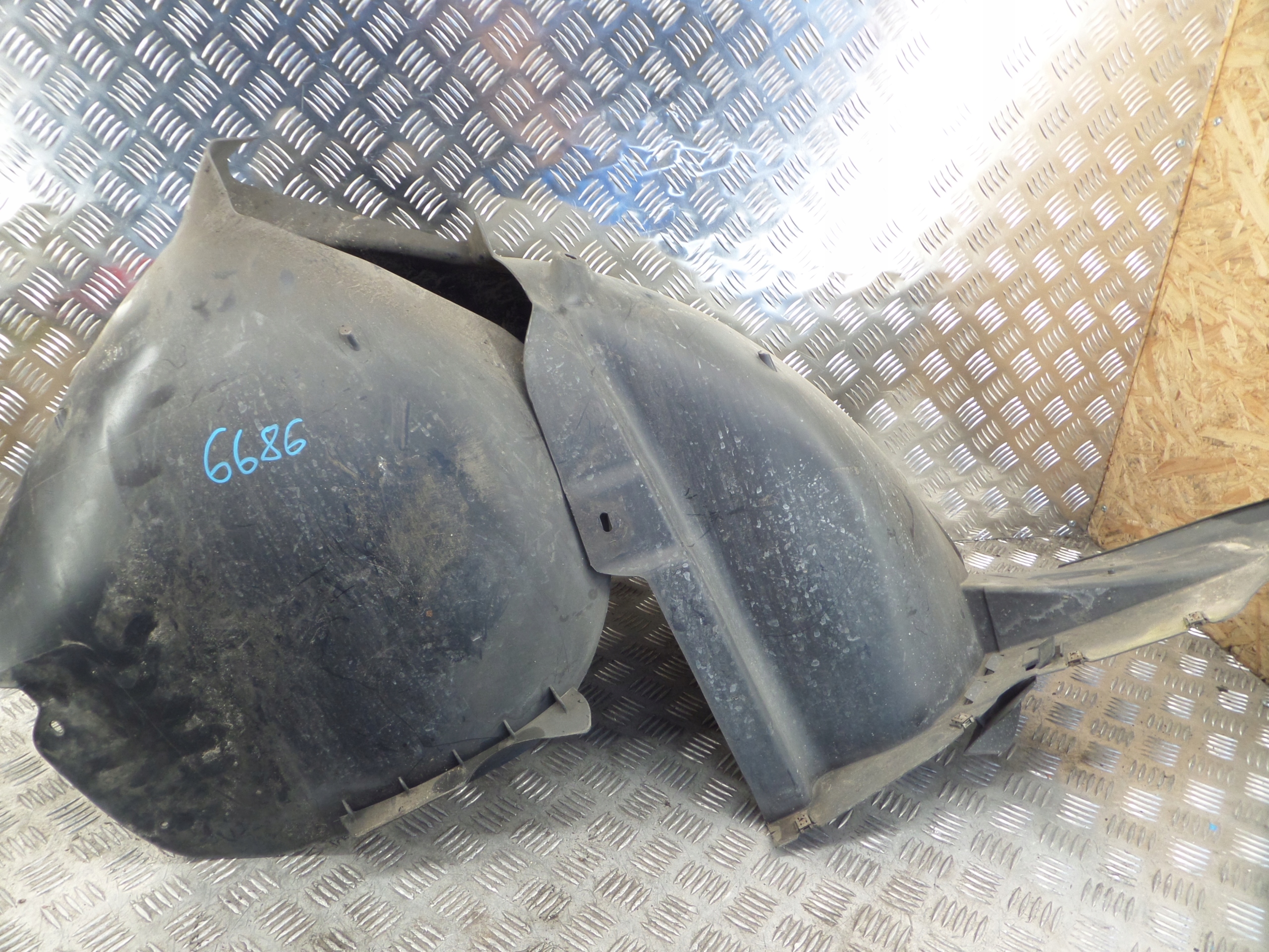 VW CADDY III 2K5 LIFT 2015- mudguard left left front 2K5805911K