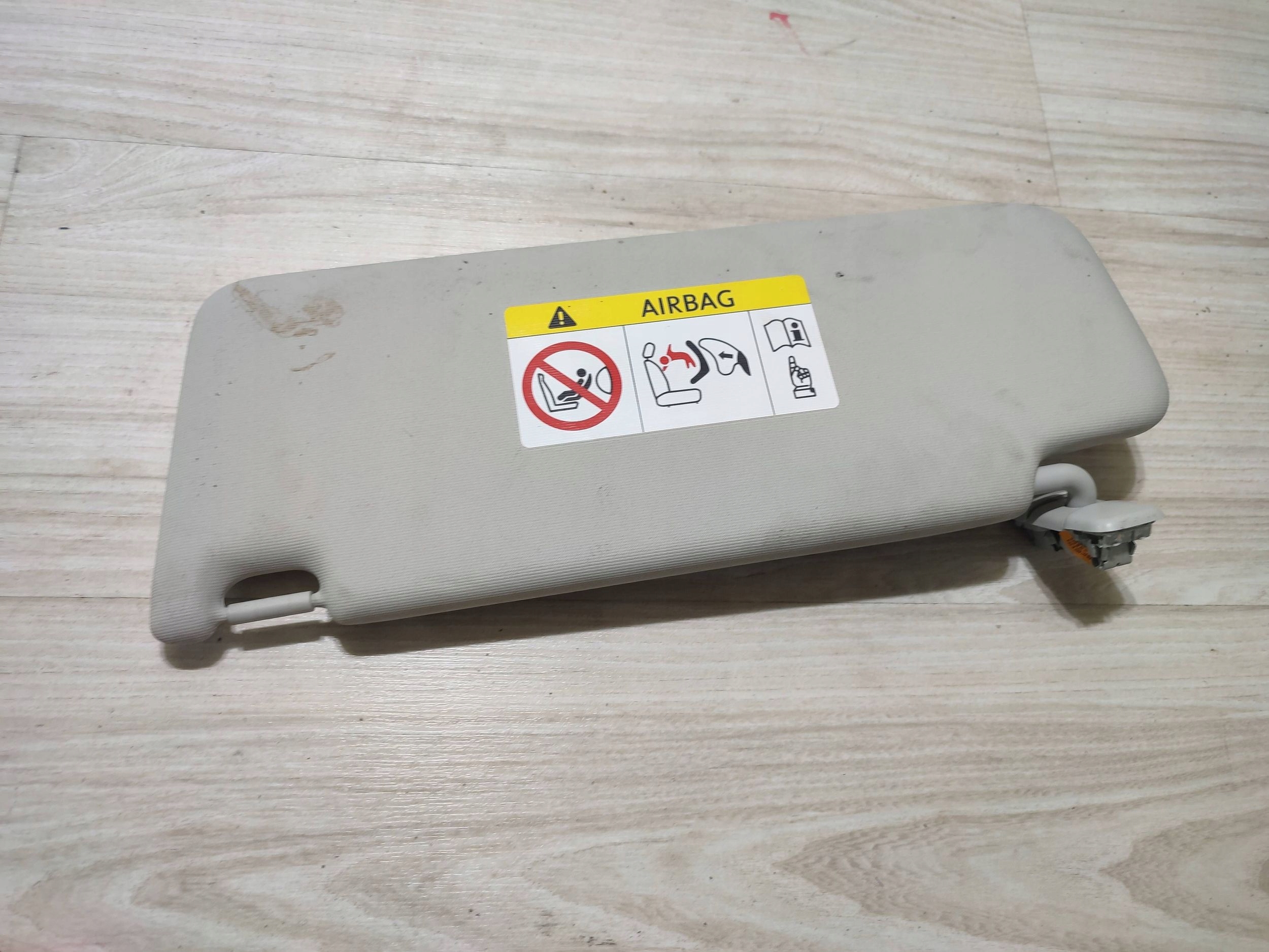 Skoda Scala 2020 front side right cover przeciwsloneczna