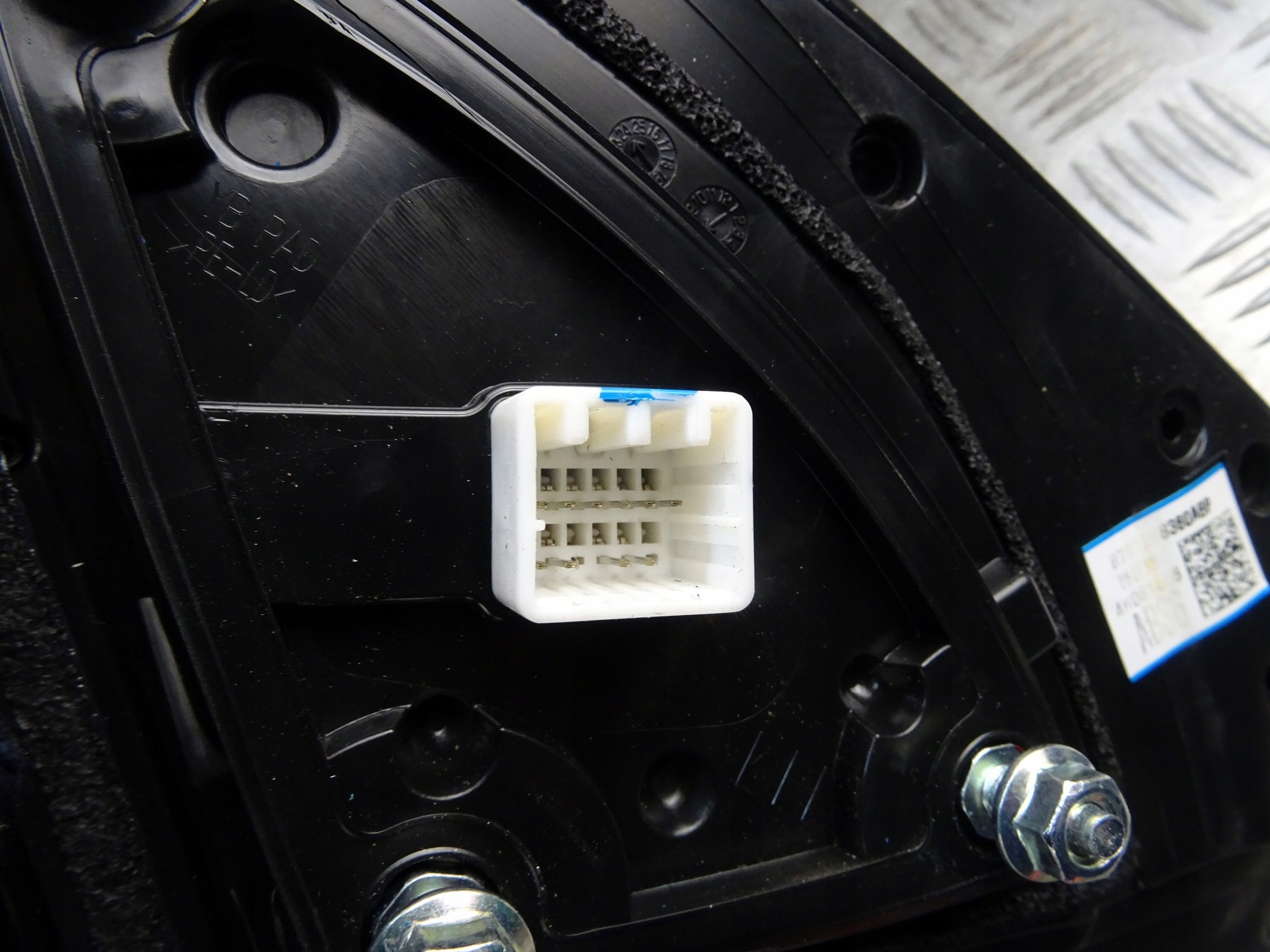 KIA STONIC mirror LEWE10 PIN UK POLE