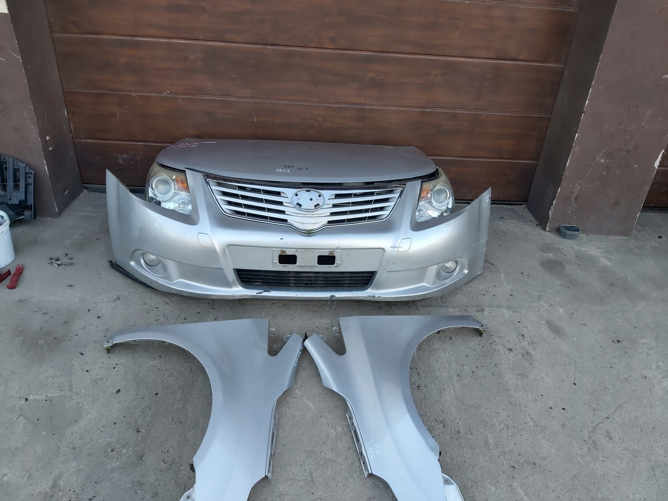 Avensis T27 kompletny przód maska zderzak błotnik