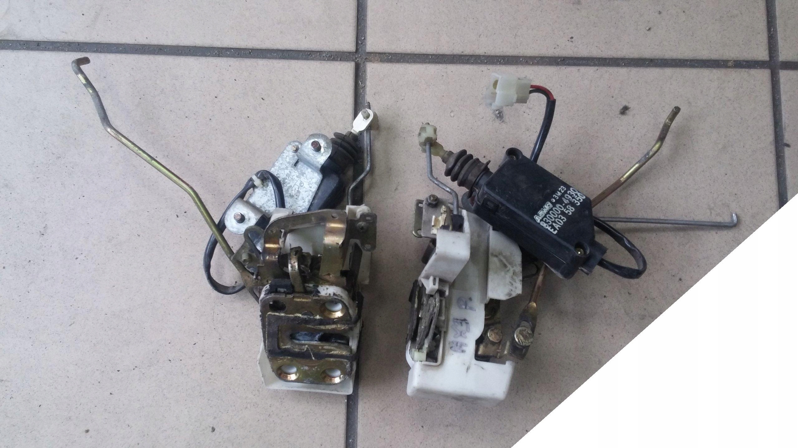 MAZDA MX3 MX-3 91-98 ZAMEK PRAWY (PRZEDNI)