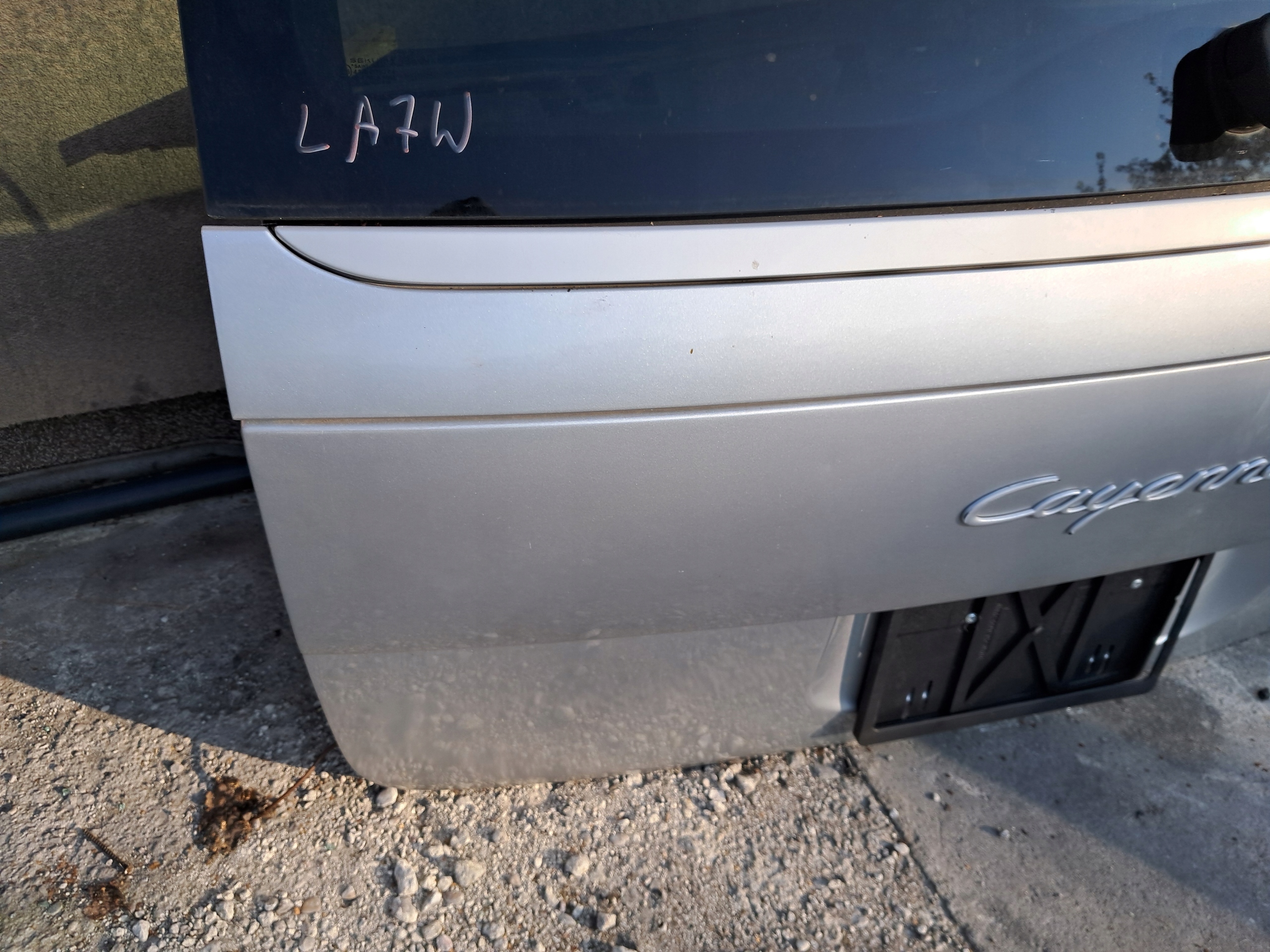 KLAPA BAGAŻNIKA TYŁ LA7W PORSCHE CAYENNE 7L 02-07r Kolor srebrny