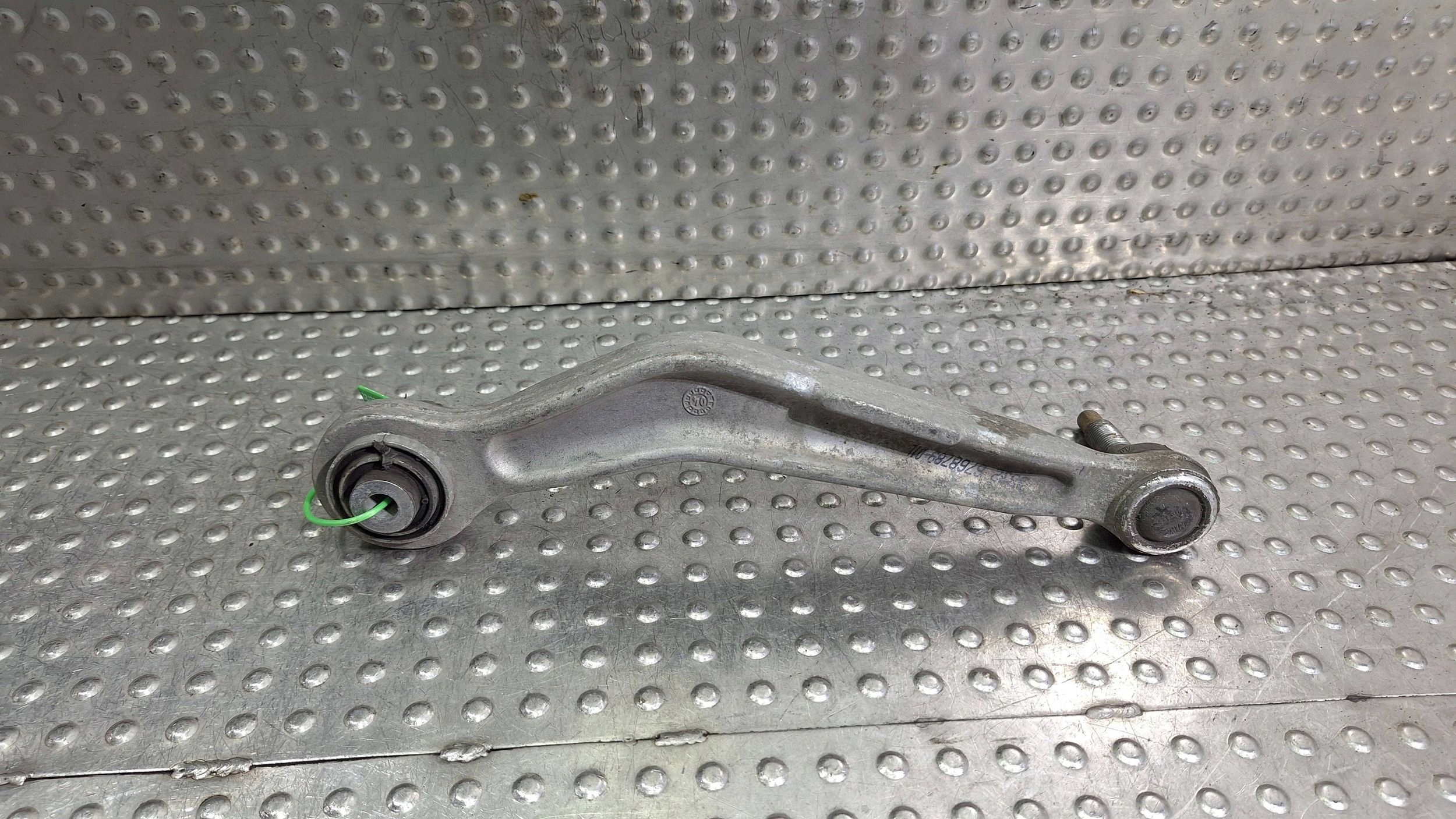 vilica lijevi stražnji dio 6768789 BMW E60 E61 E63 E64