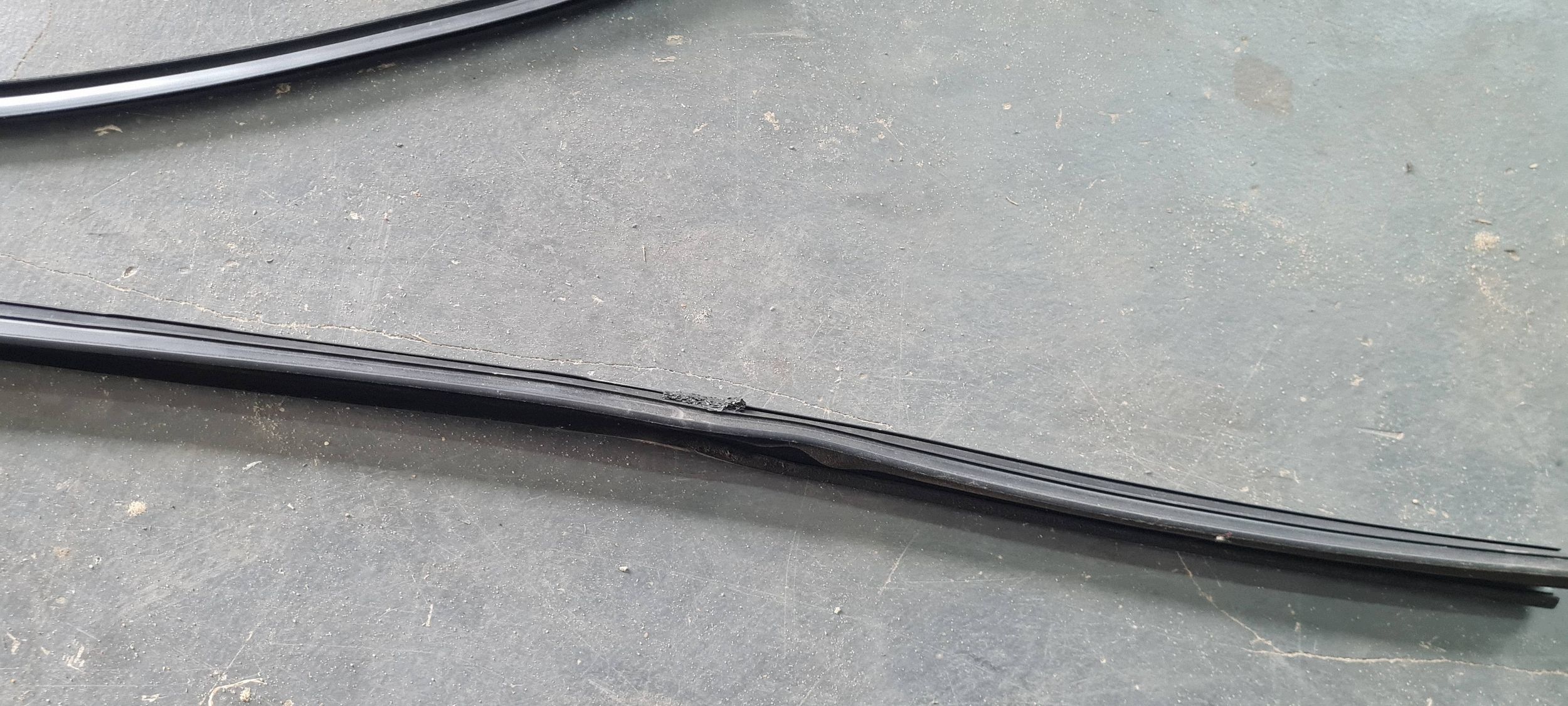 Ford Edge II 2020 gasket rubber windows door left rear part FT4BR25825
