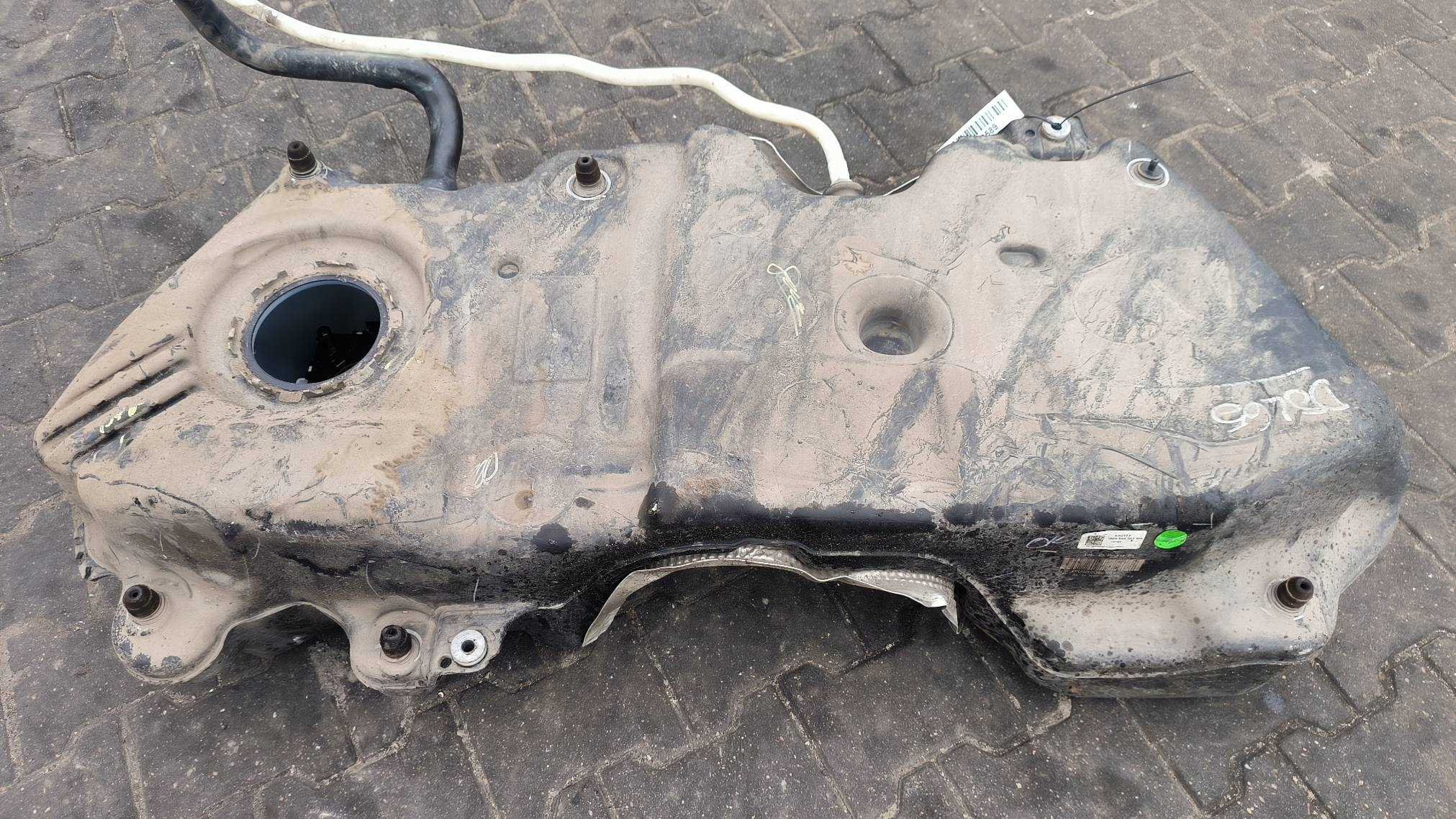 tank 80A201021 2.0 TDI AUDI Q5 II FY