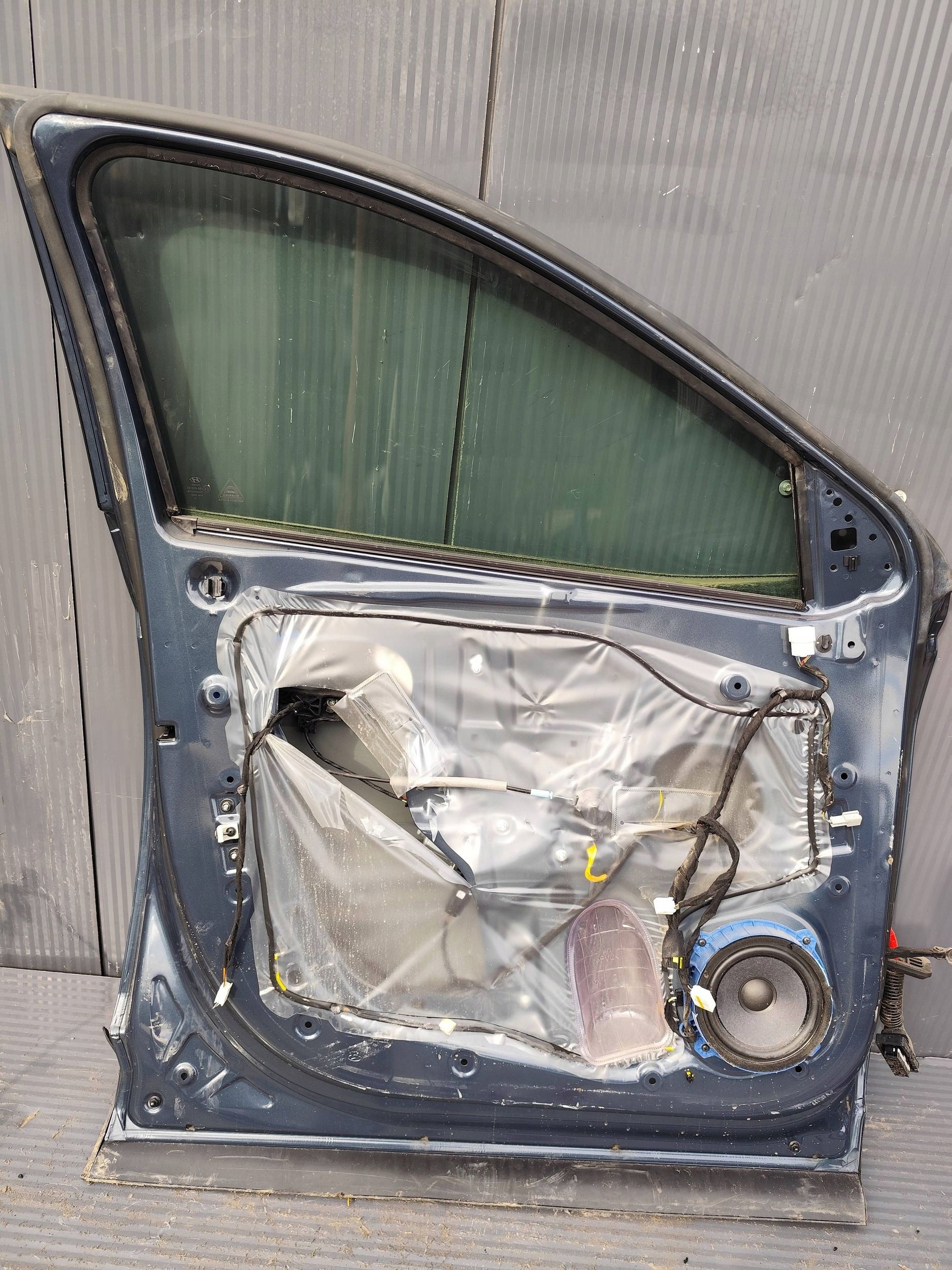 HYUNDAI TUCSON IV door front left complete