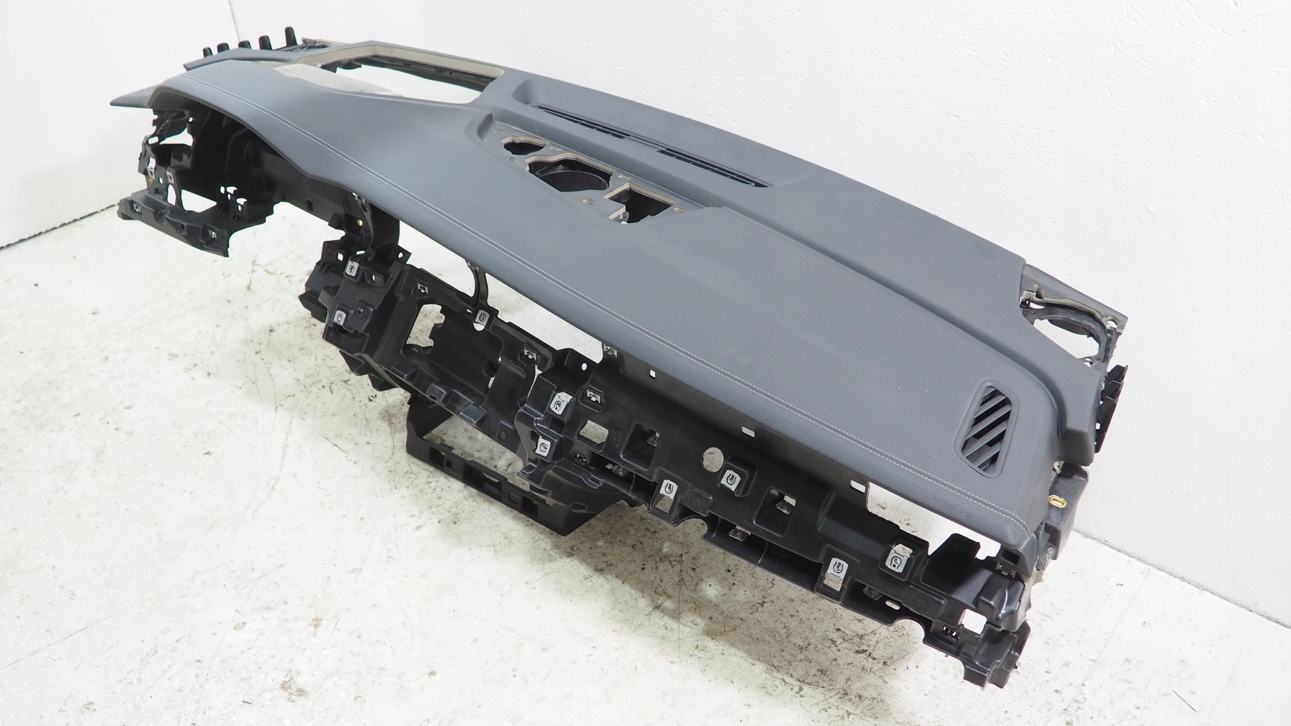 Audi Q8 console dashboard instrument panel original 4M8857033